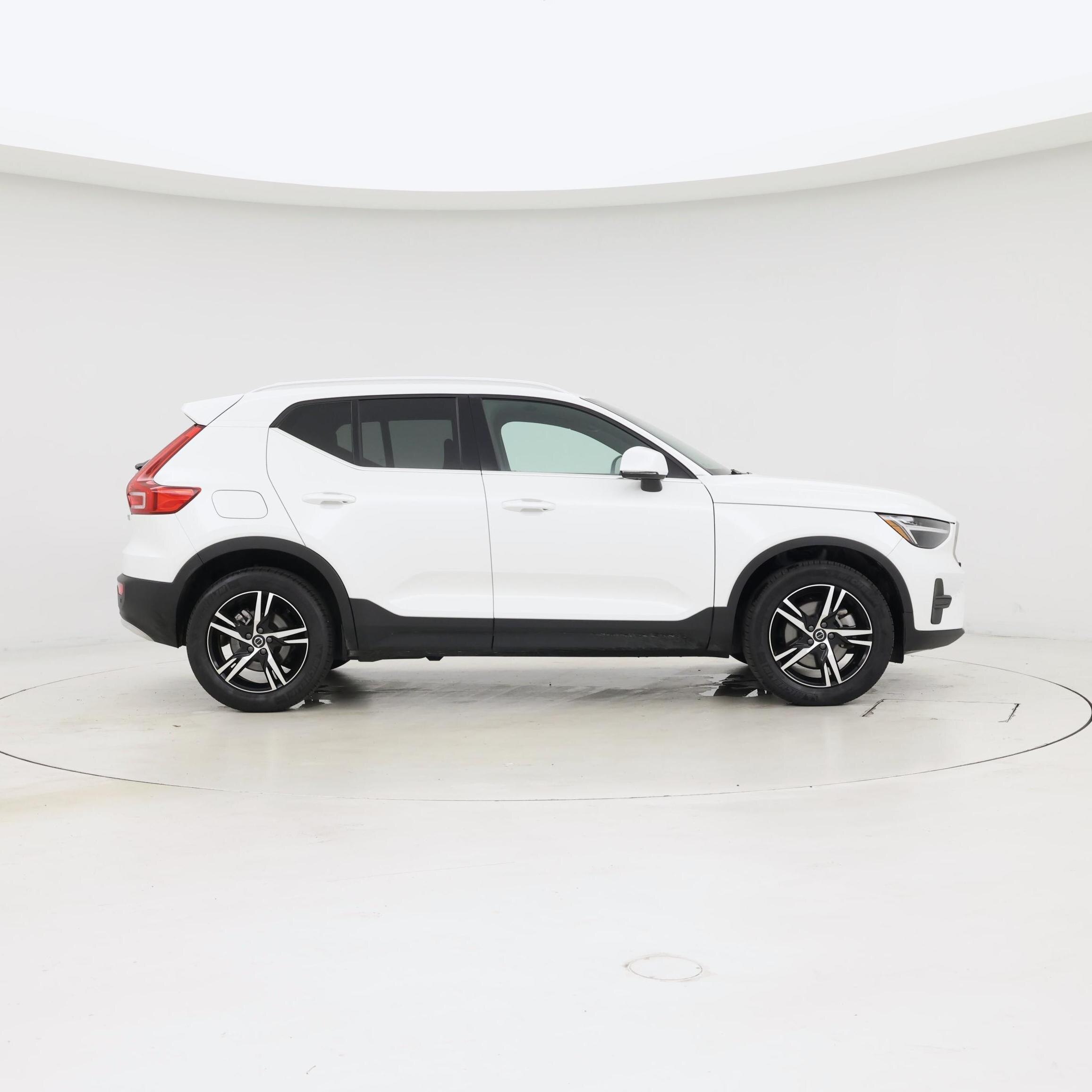 Thumbnail: 2025 Volvo XC40 - 7