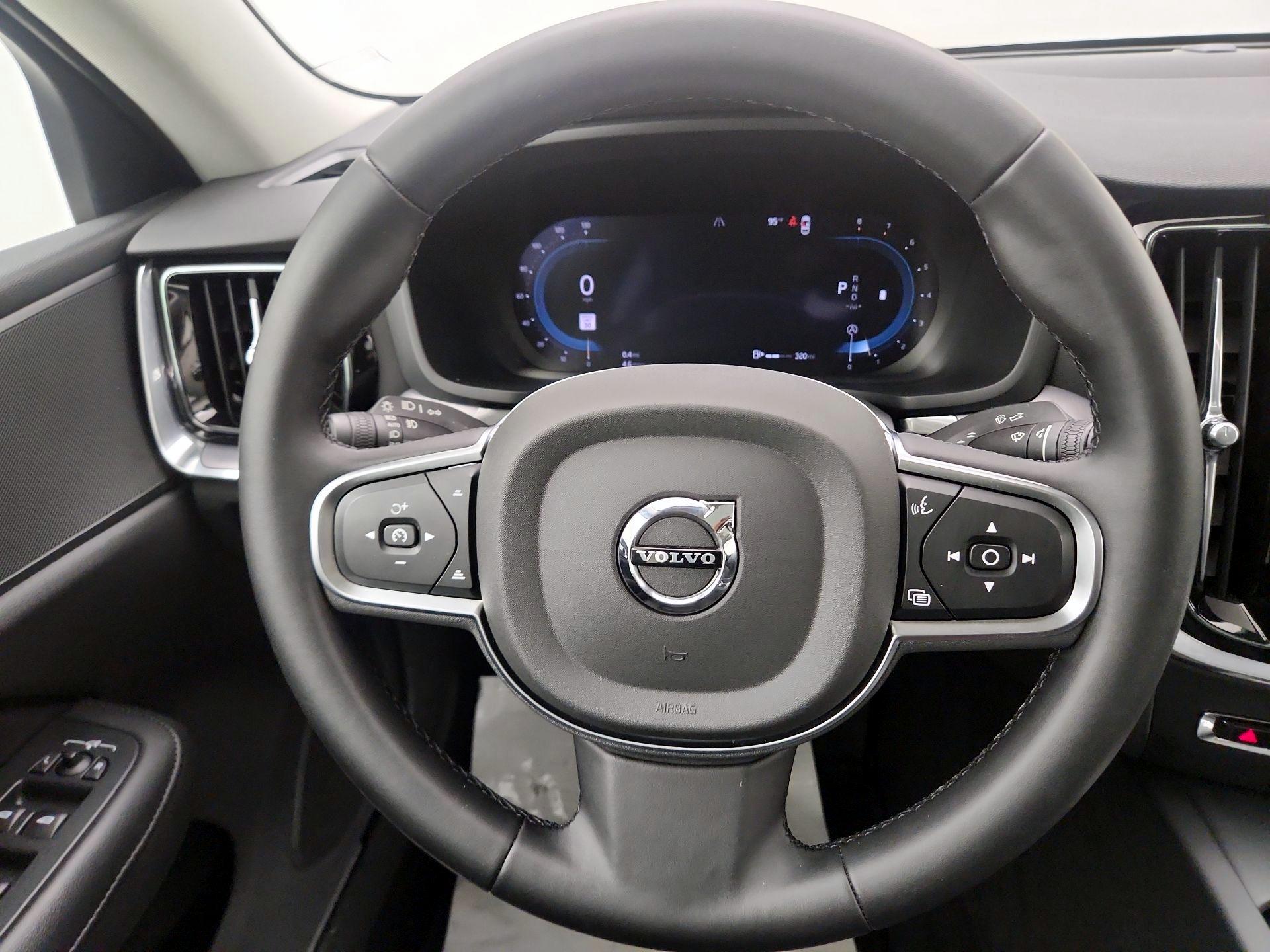 Thumbnail: 2025 Volvo S60 - 10
