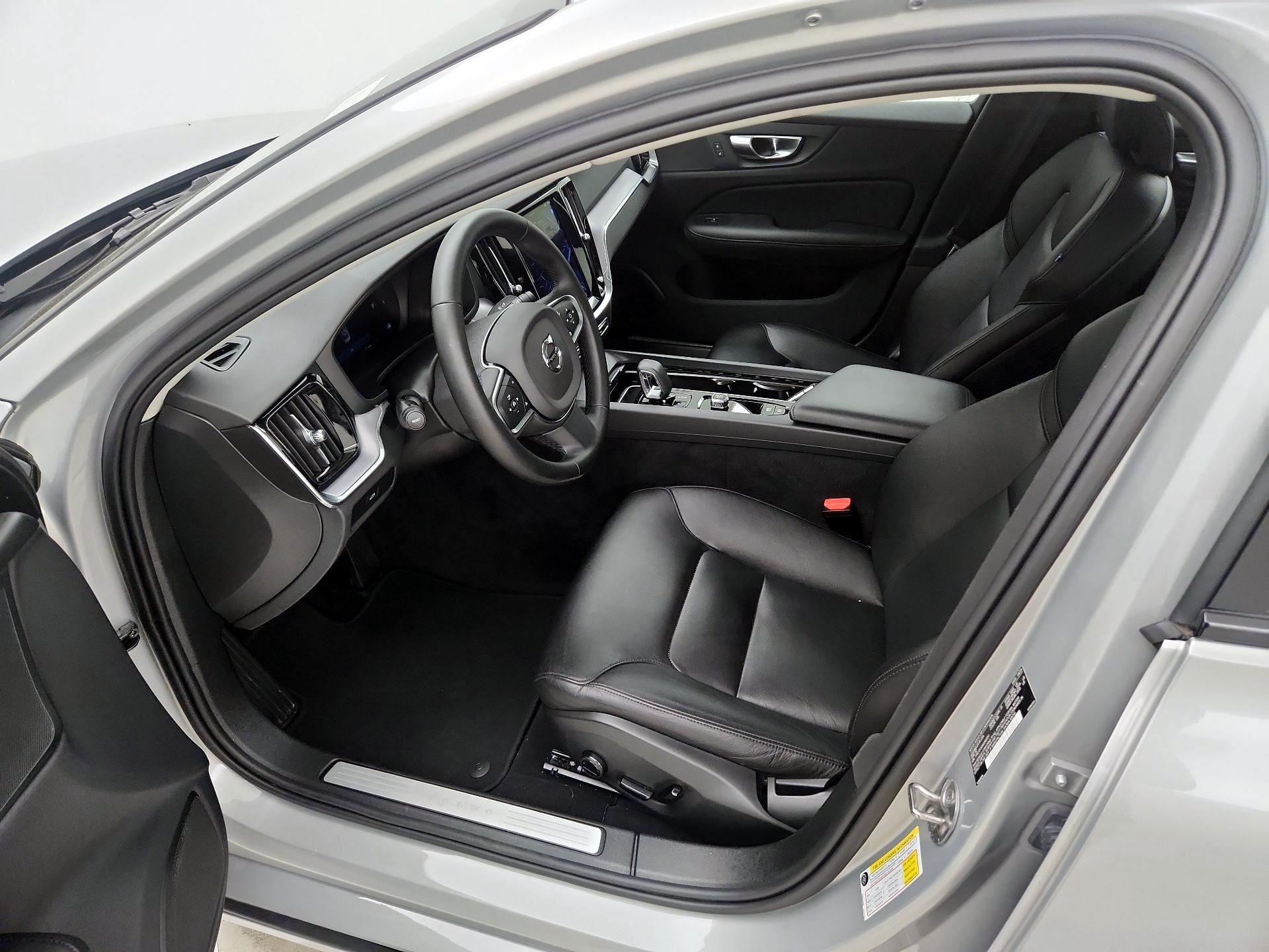 Thumbnail: 2025 Volvo S60 - 11