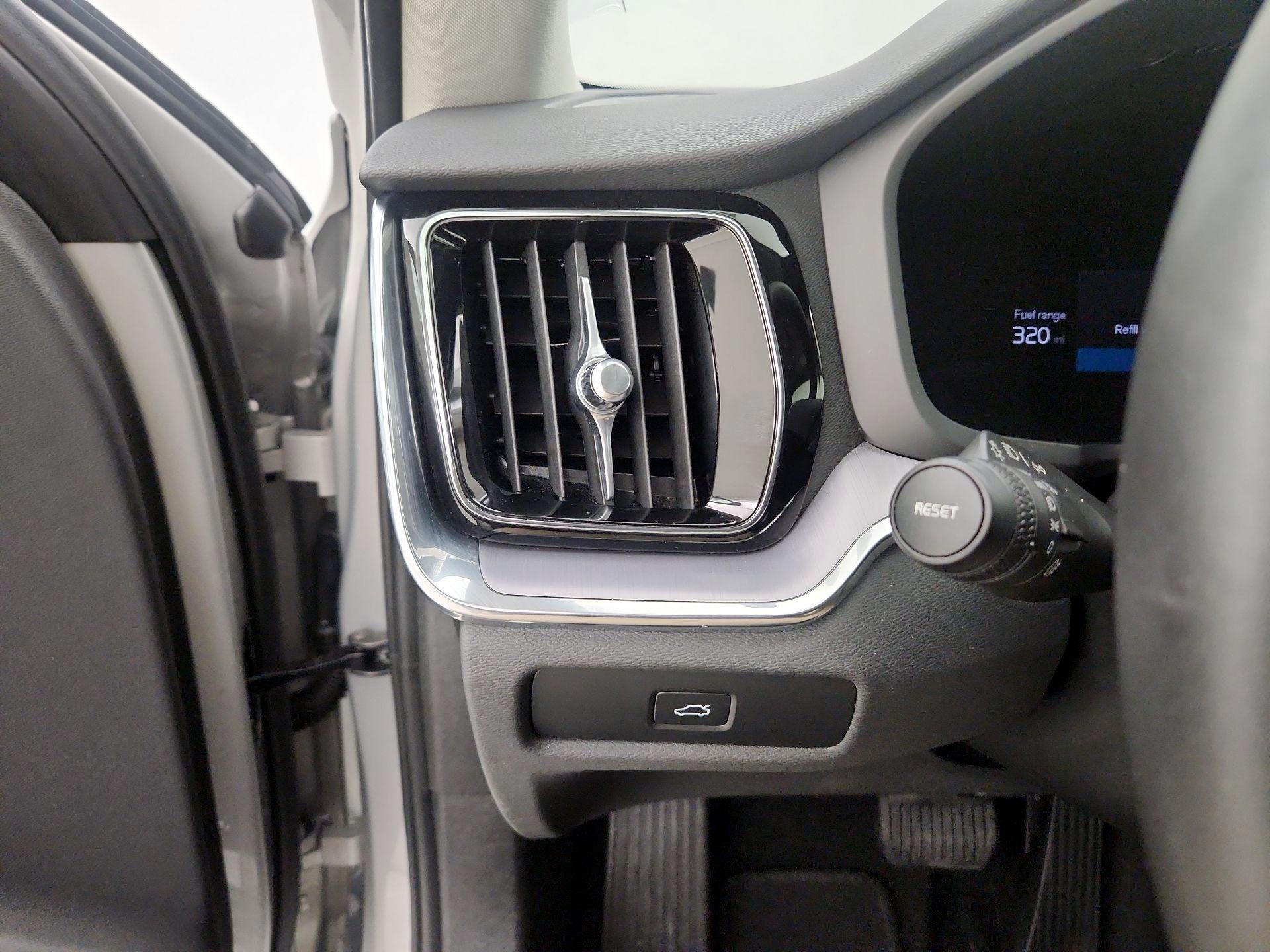 Thumbnail: 2025 Volvo S60 - 13