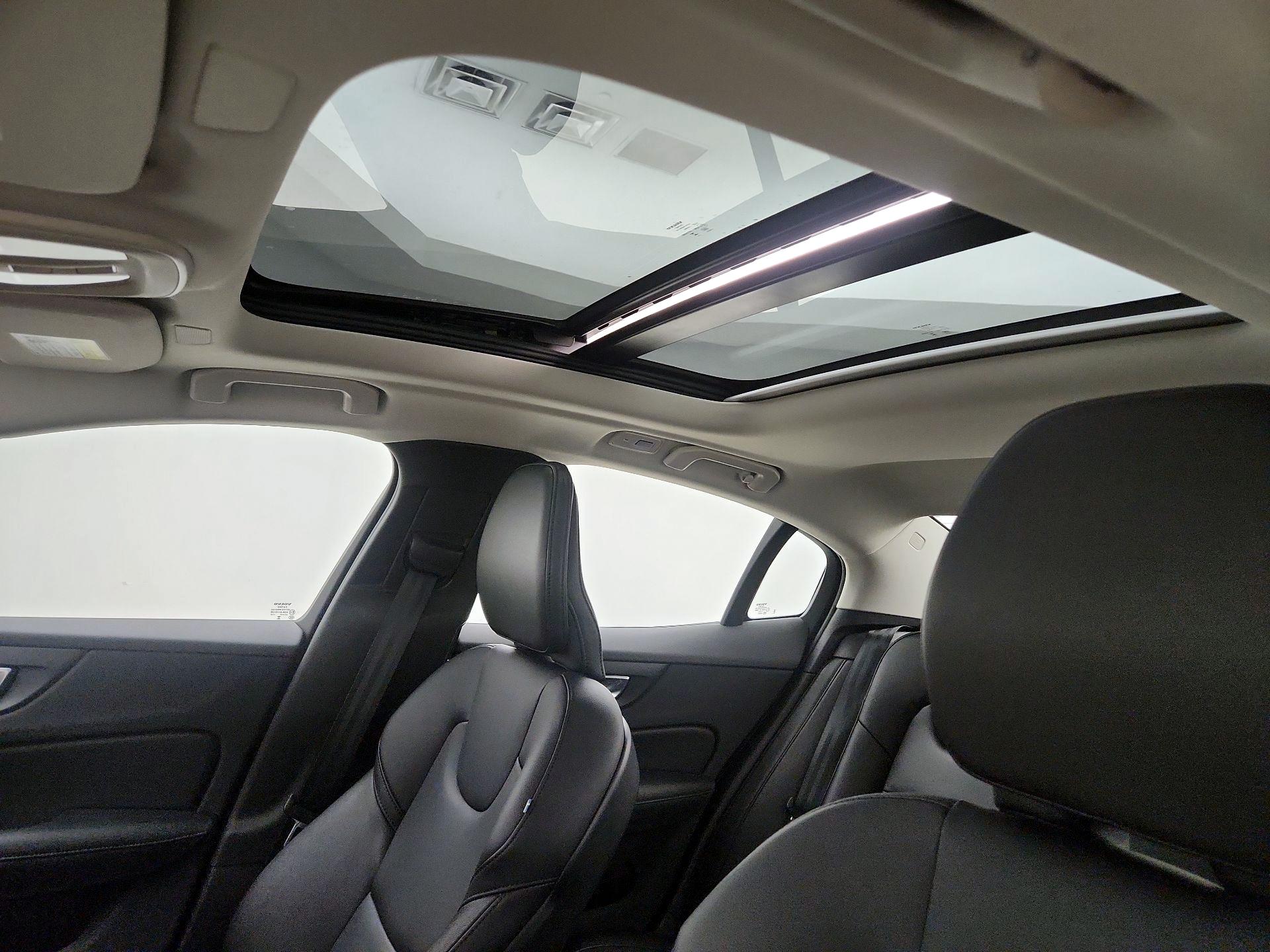 Thumbnail: 2025 Volvo S60 - 20