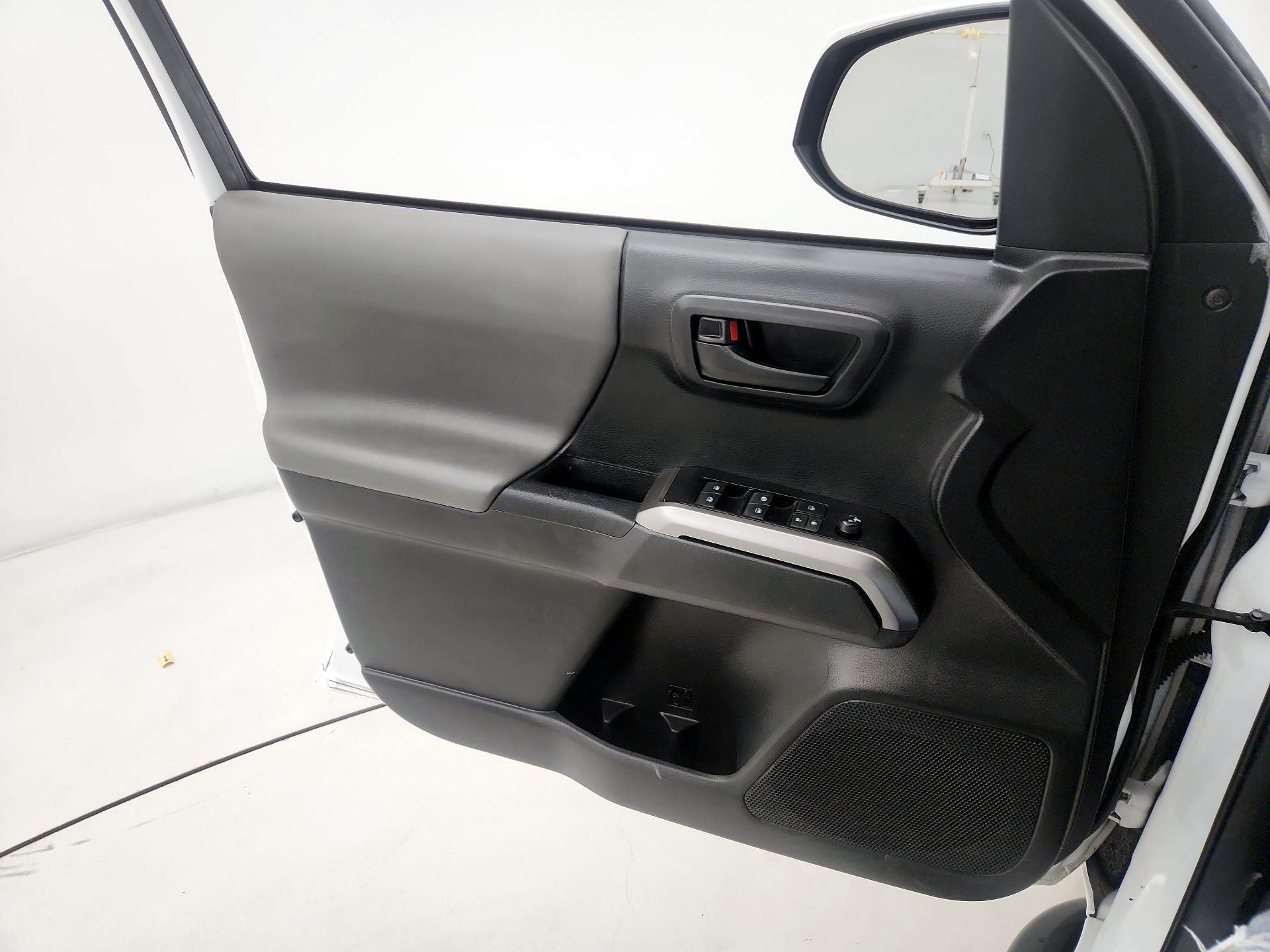 Thumbnail: 2022 Toyota Tacoma - 12