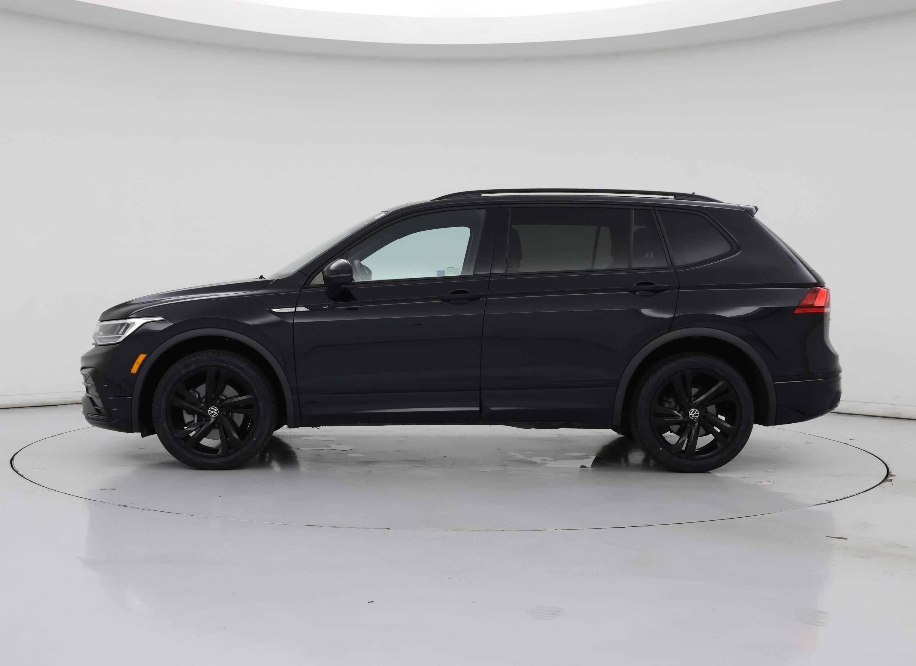 Thumbnail: 2023 Volkswagen Tiguan - 3