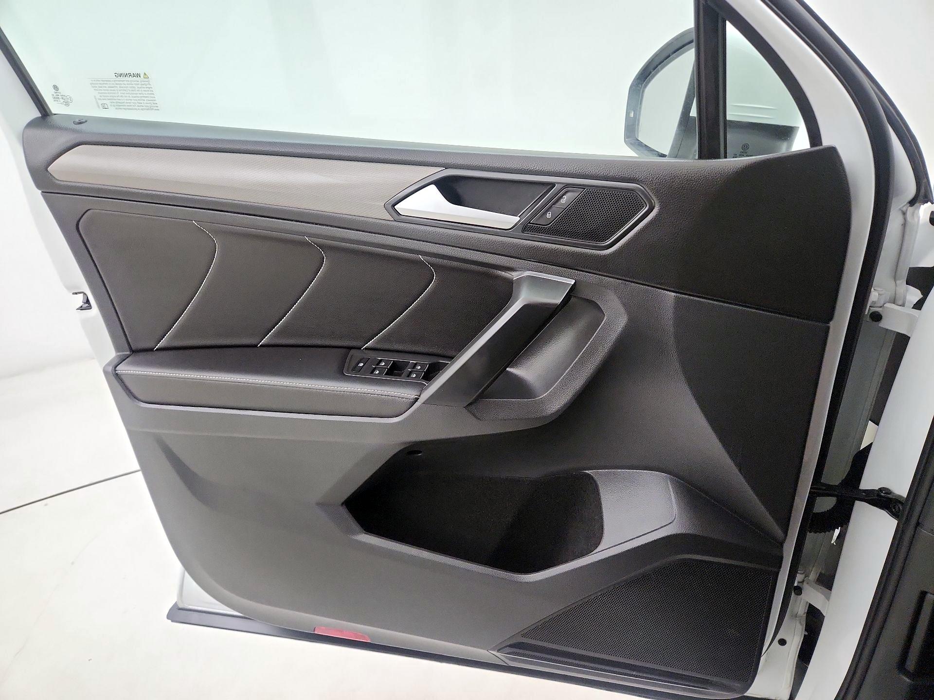 Thumbnail: 2022 Volkswagen Tiguan - 12