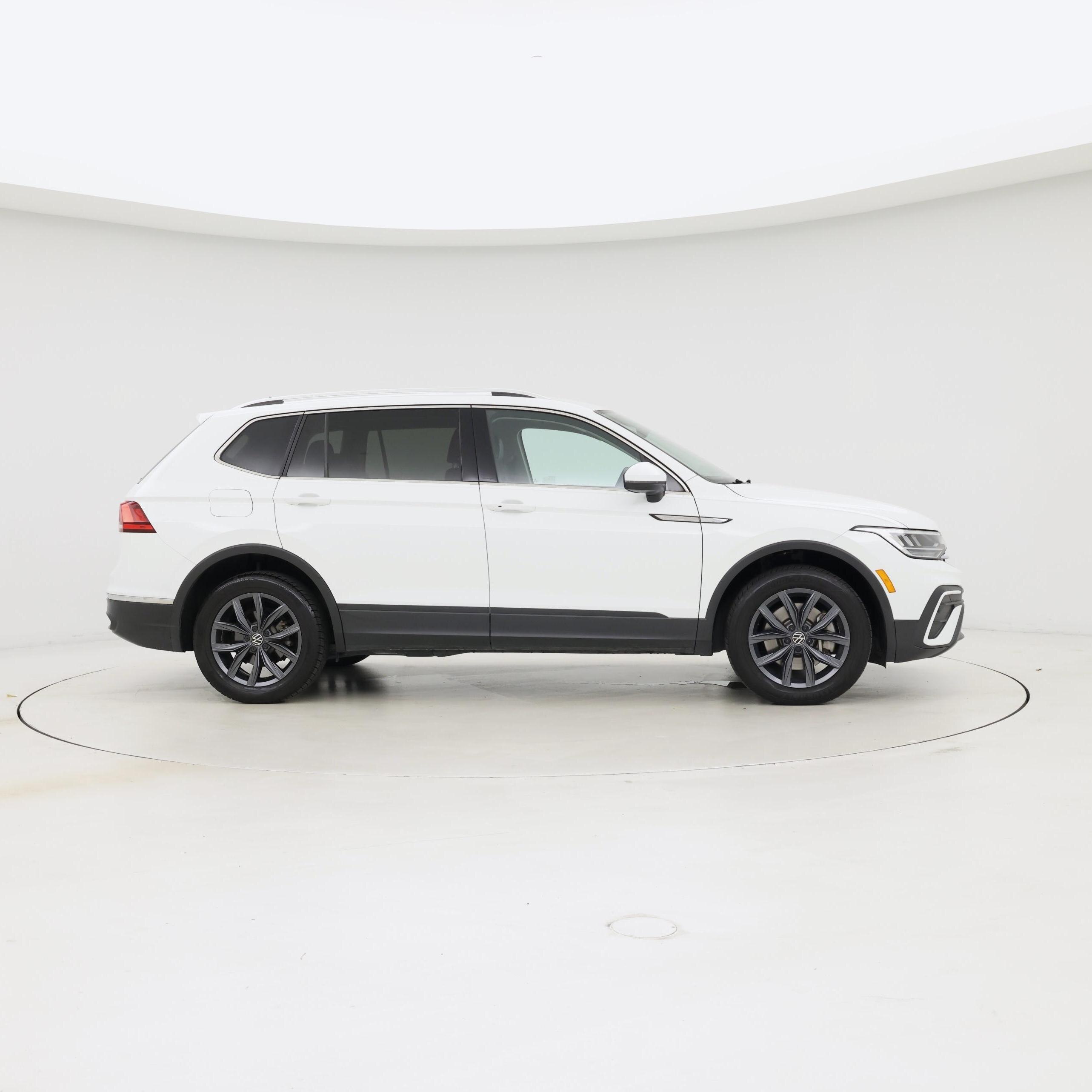 Thumbnail: 2022 Volkswagen Tiguan - 7