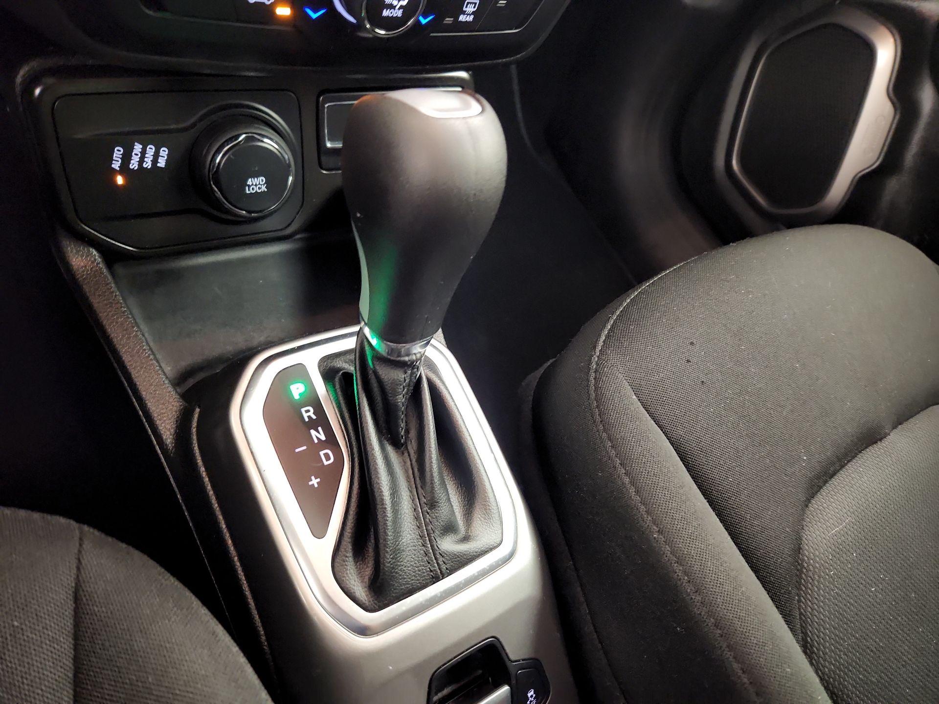 Thumbnail: 2022 Jeep Renegade - 18