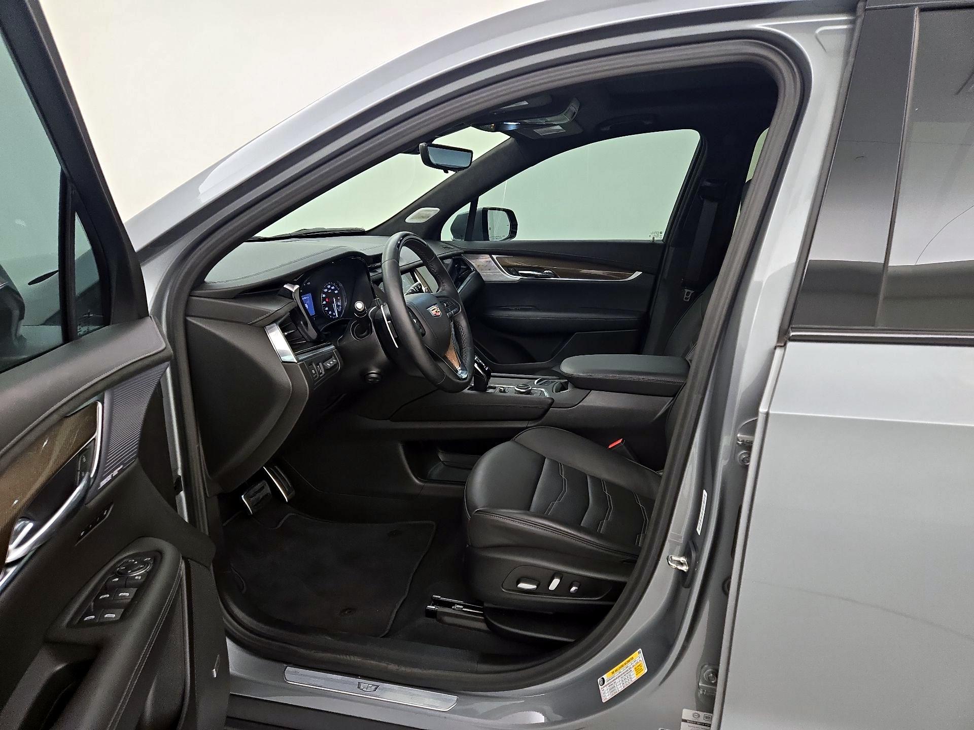 Thumbnail: 2023 Cadillac XT6 - 11