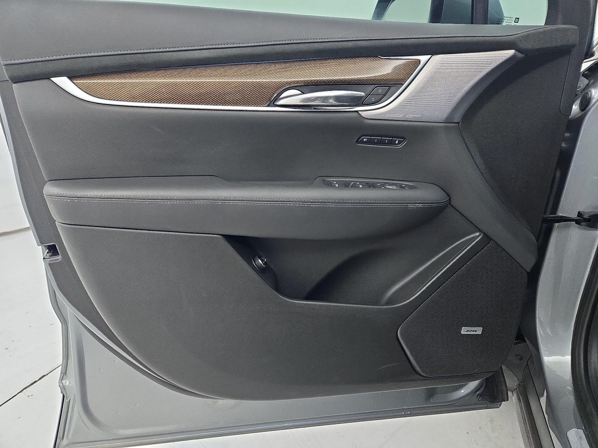 Thumbnail: 2023 Cadillac XT6 - 12