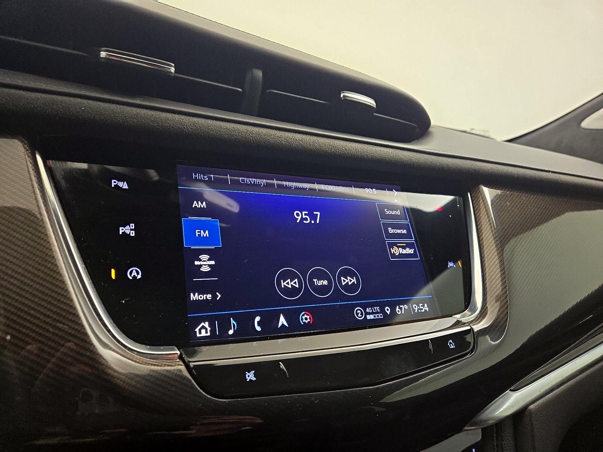 Thumbnail: 2023 Cadillac XT6 - 16