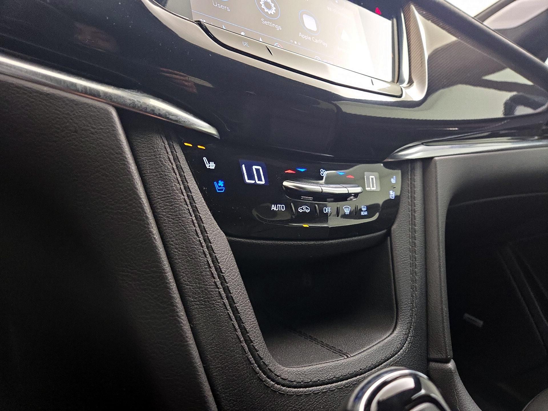 Thumbnail: 2023 Cadillac XT6 - 17