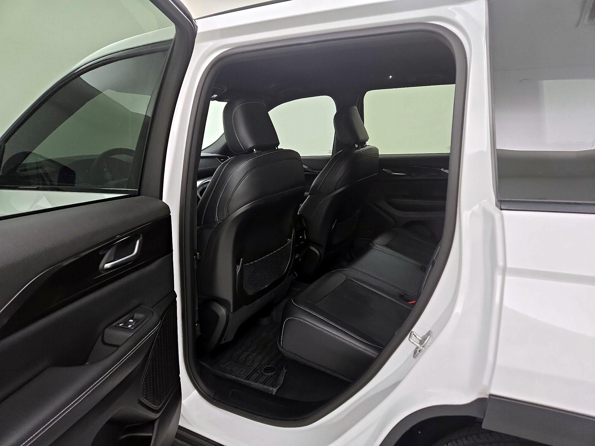 Thumbnail: 2023 Jeep Grand Cherokee - 19