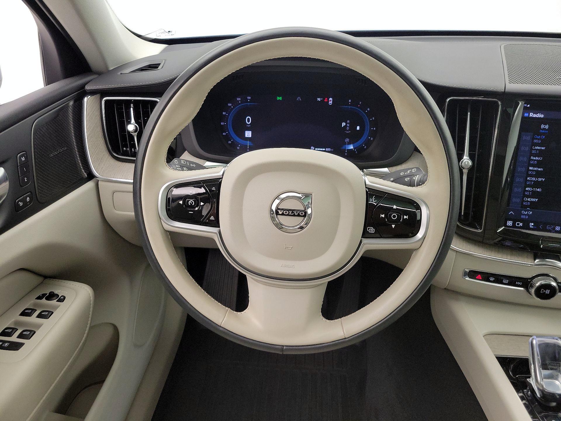 Thumbnail: 2023 Volvo XC60 - 10