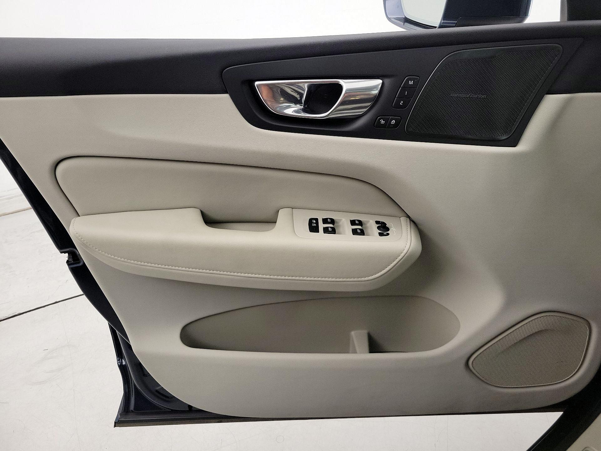 Thumbnail: 2023 Volvo XC60 - 12