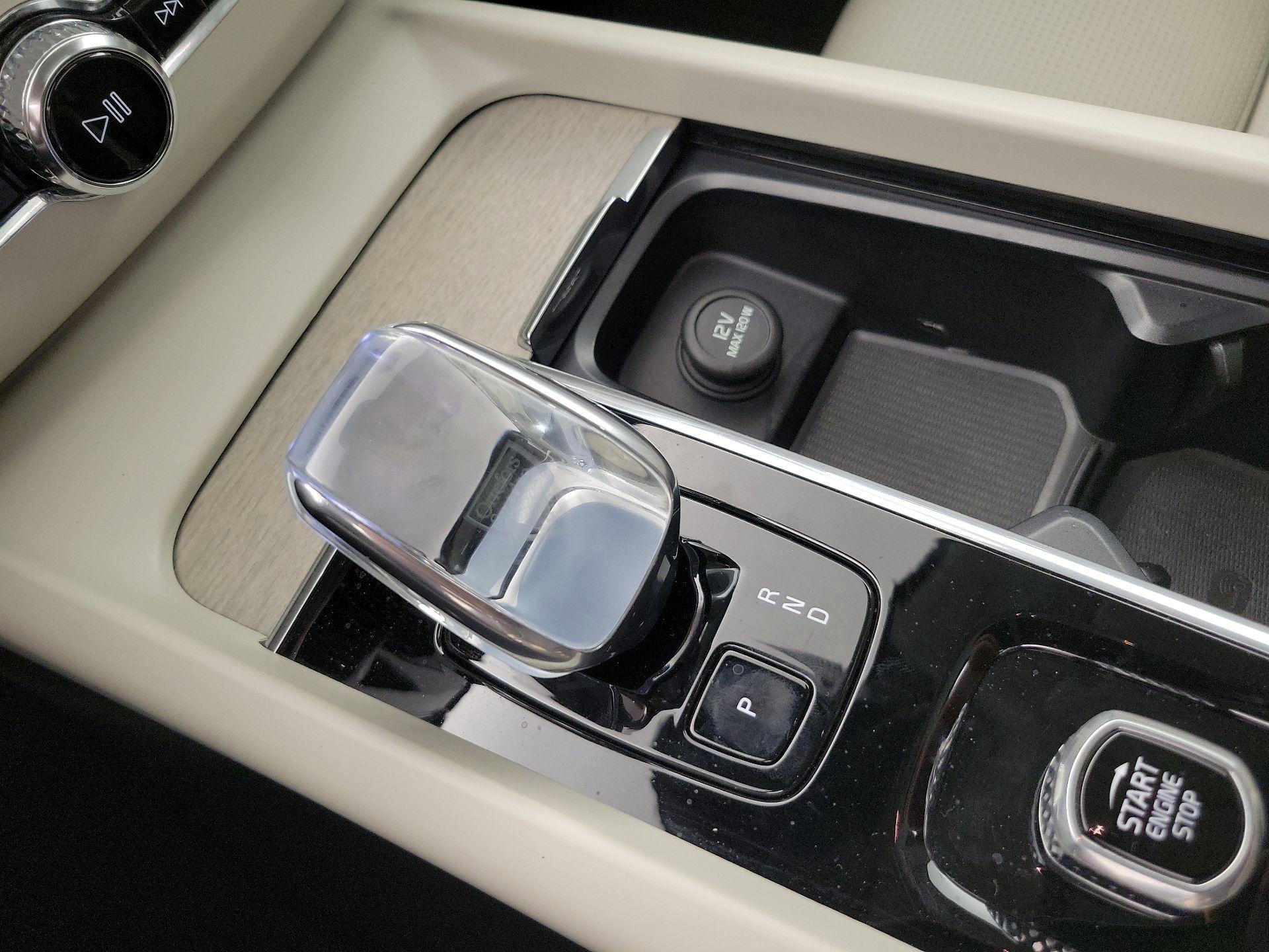 Thumbnail: 2023 Volvo XC60 - 17