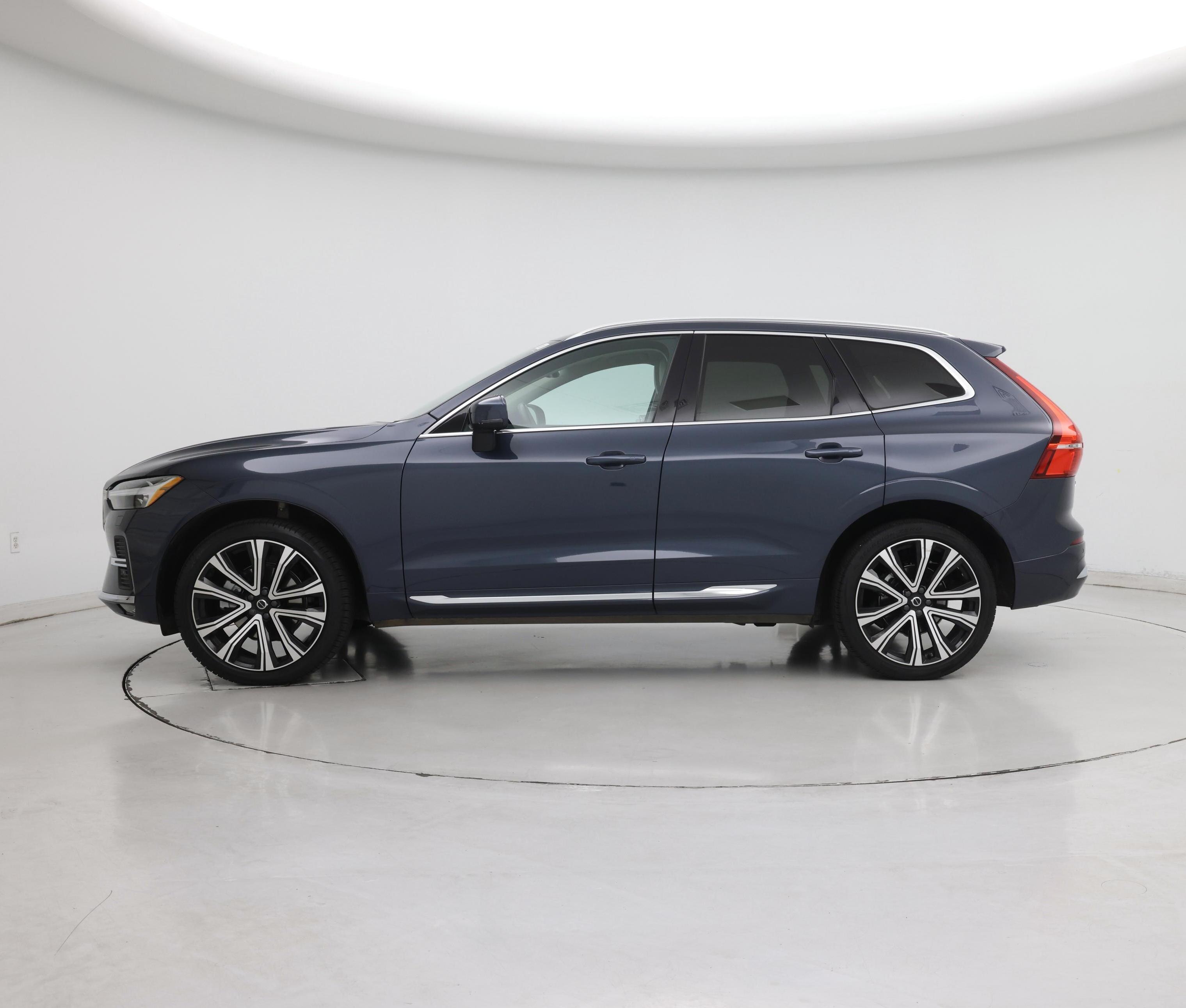 Thumbnail: 2023 Volvo XC60 - 3