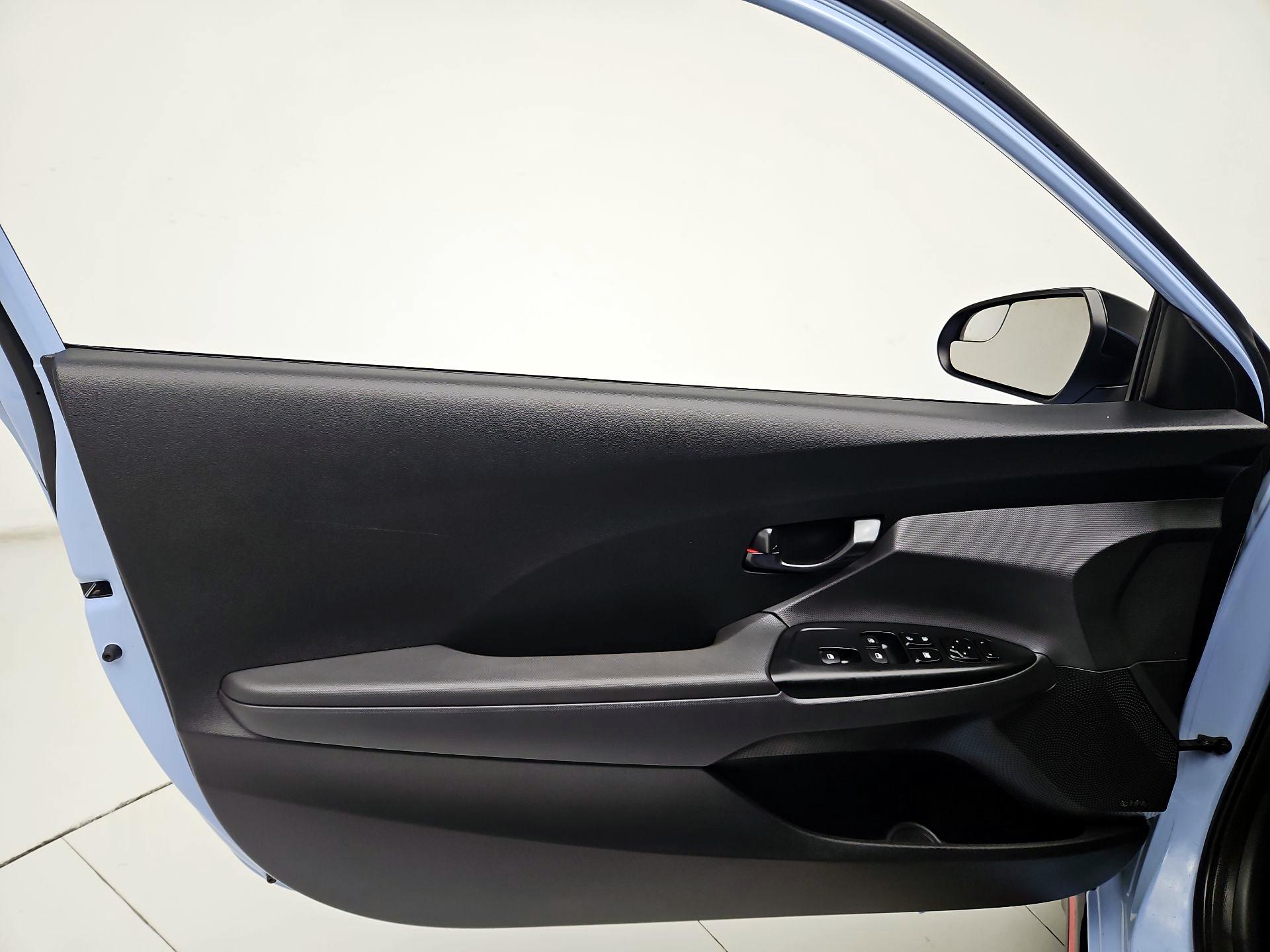 Thumbnail: 2019 Hyundai Veloster - 12