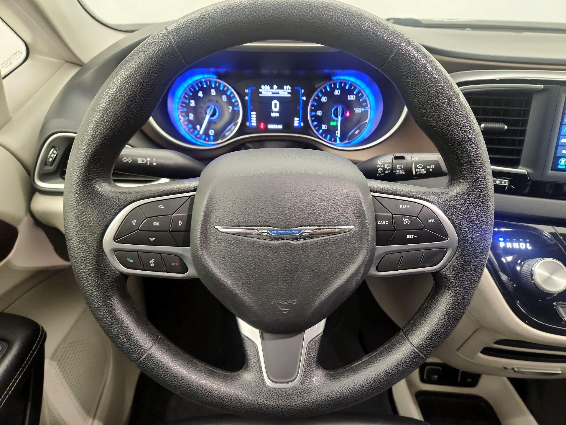 Thumbnail: 2020 Chrysler Voyager - 10