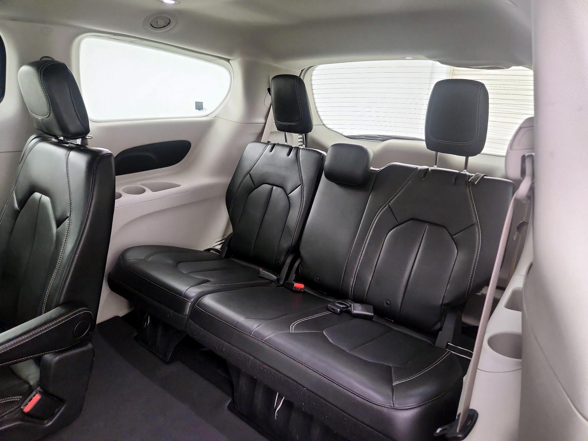 Thumbnail: 2020 Chrysler Voyager - 19
