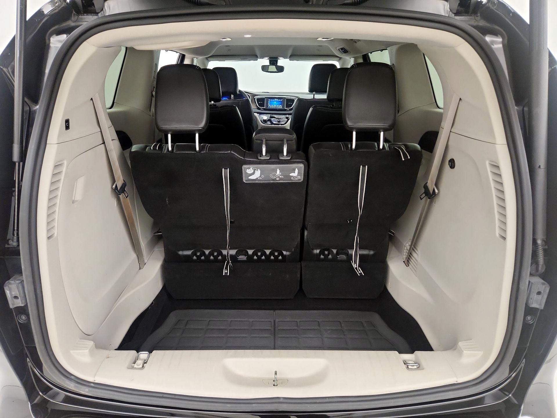 Thumbnail: 2020 Chrysler Voyager - 20
