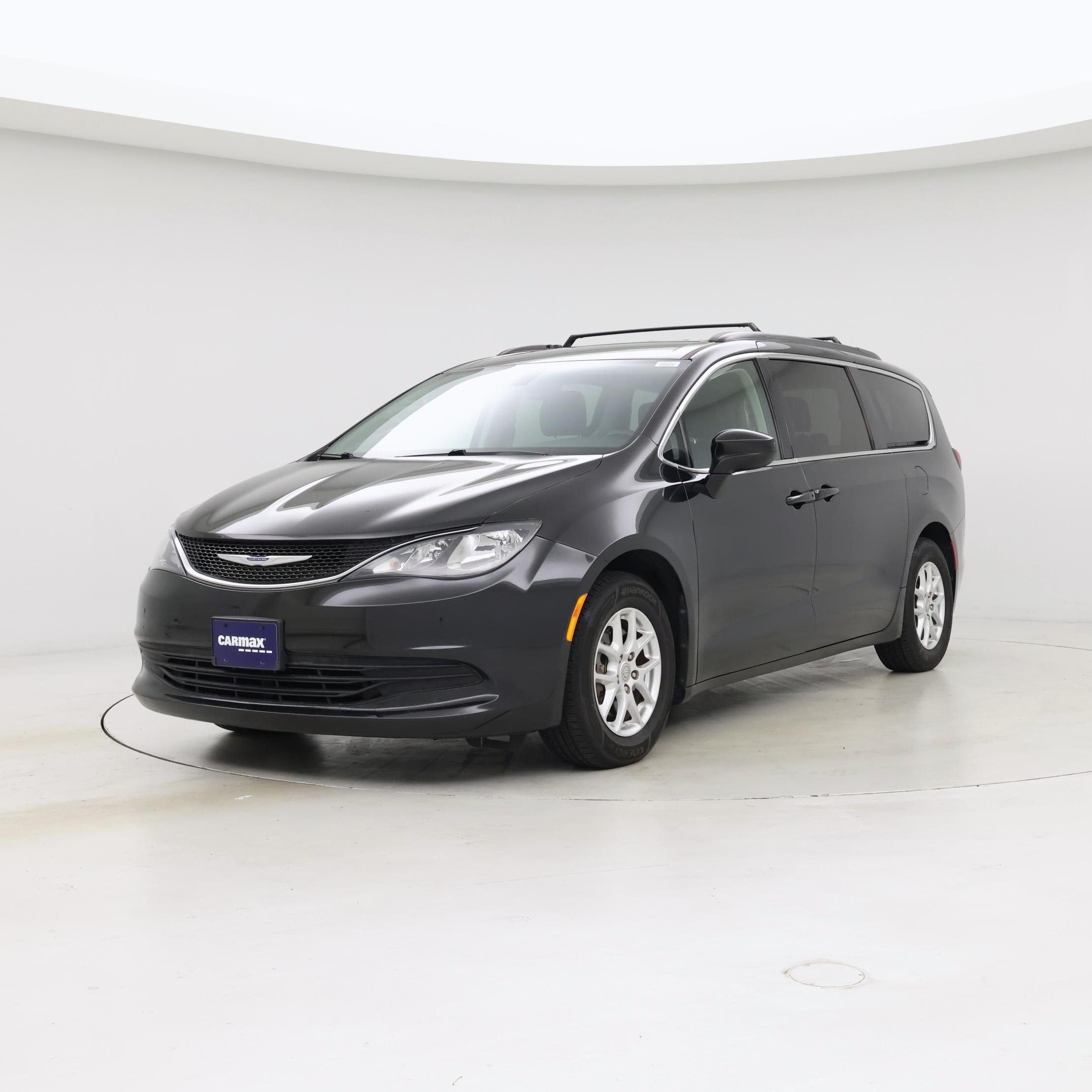 Thumbnail: 2020 Chrysler Voyager - 4