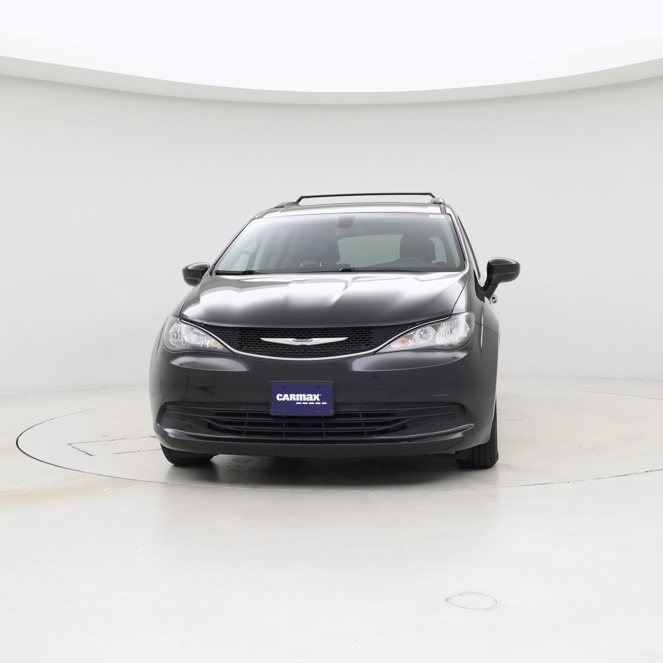 Thumbnail: 2020 Chrysler Voyager - 5