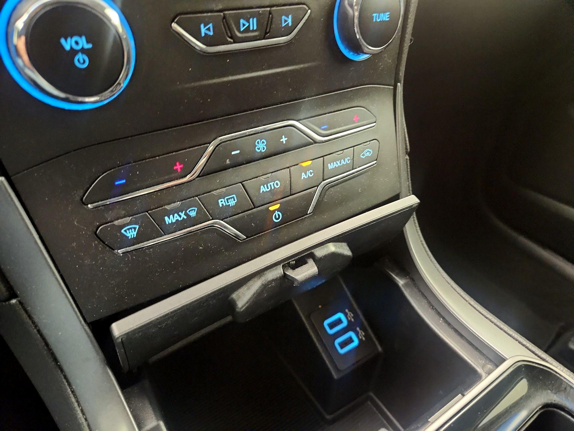 Thumbnail: 2020 Ford Edge - 14
