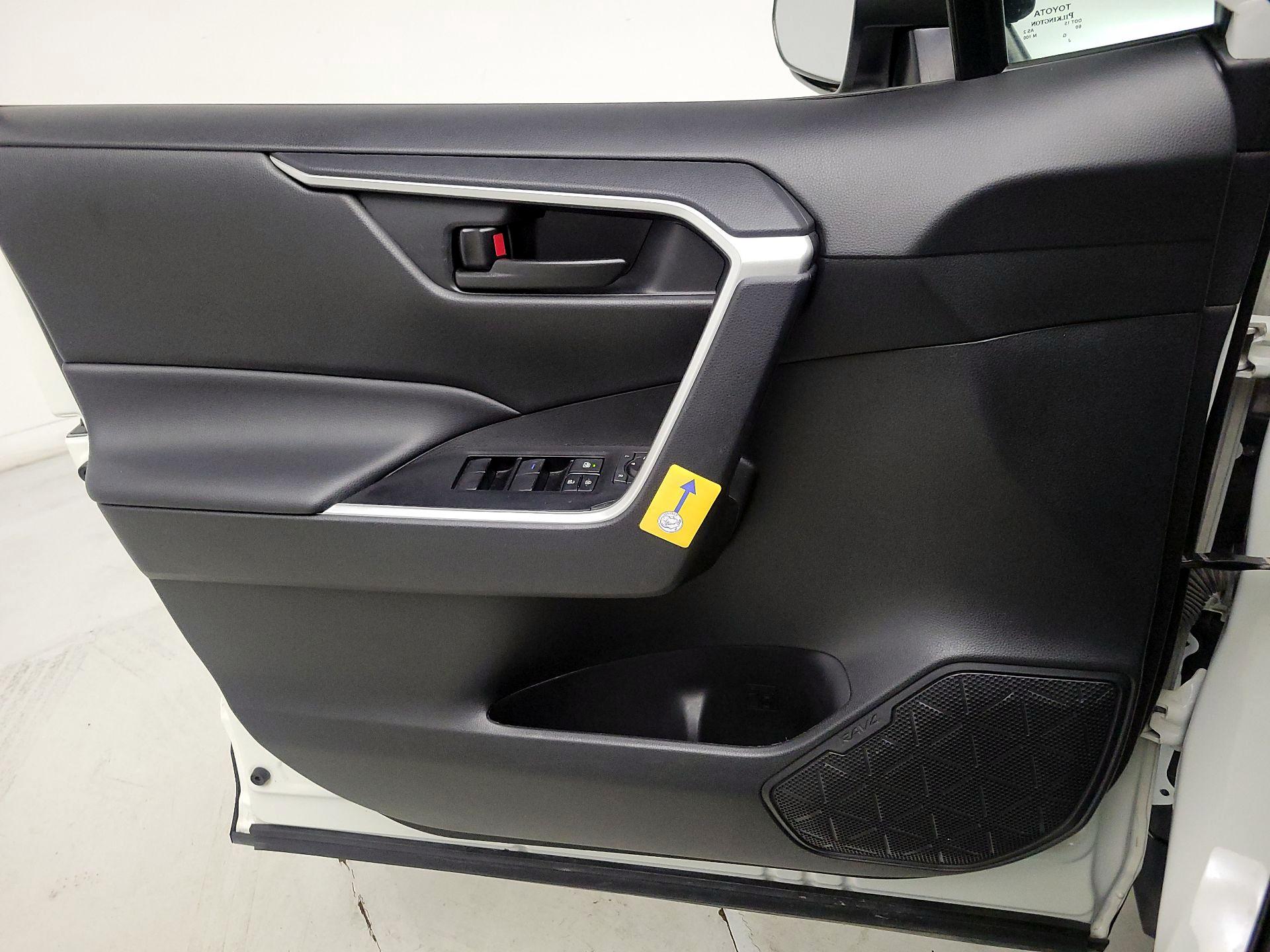 Thumbnail: 2021 Toyota RAV4 - 12
