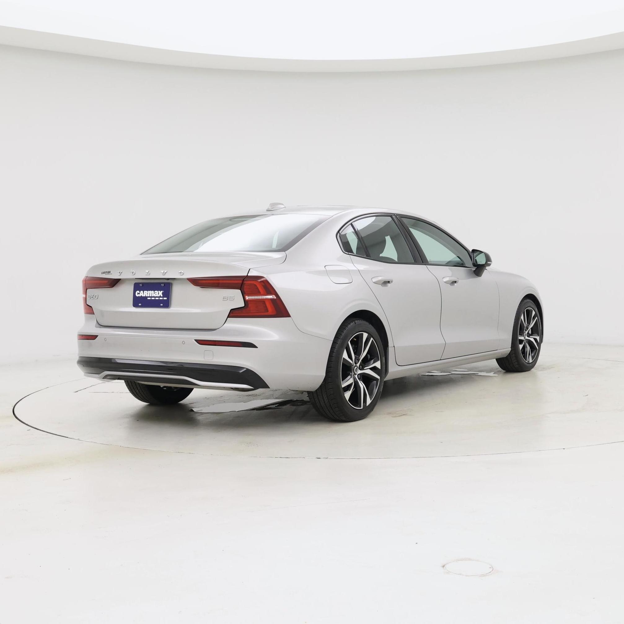 Thumbnail: 2025 Volvo S60 - 8