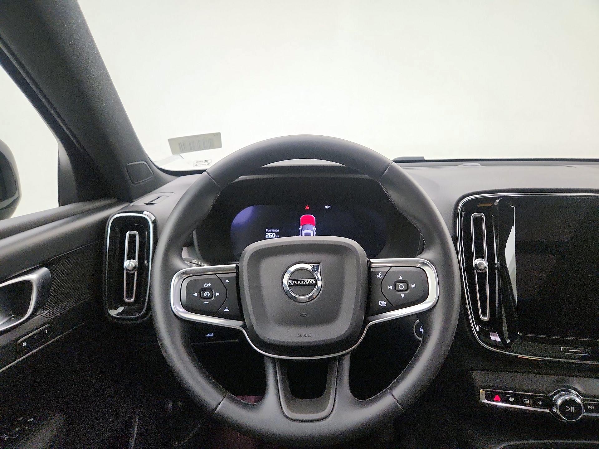 Thumbnail: 2025 Volvo XC40 - 10