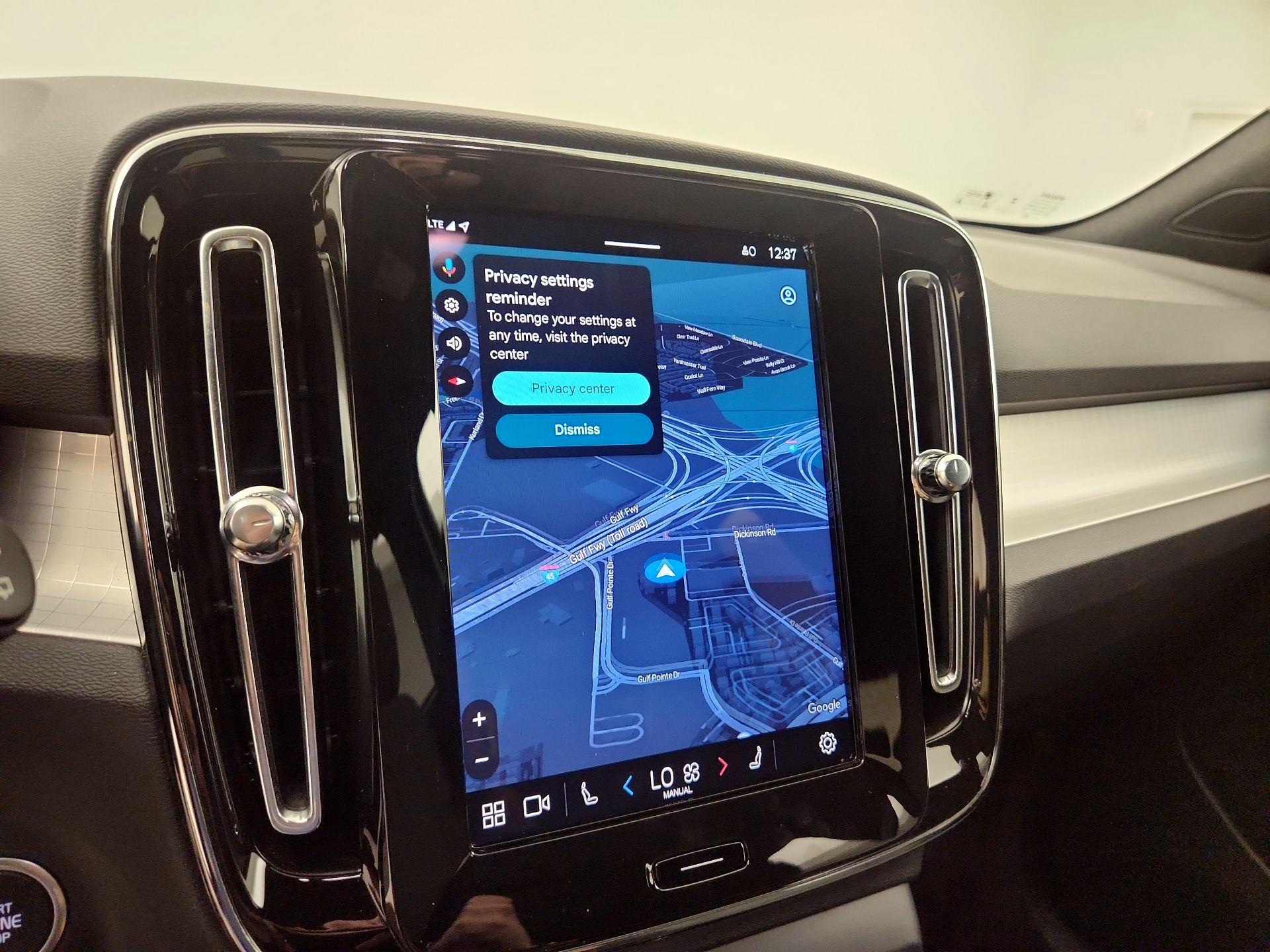 Thumbnail: 2025 Volvo XC40 - 14