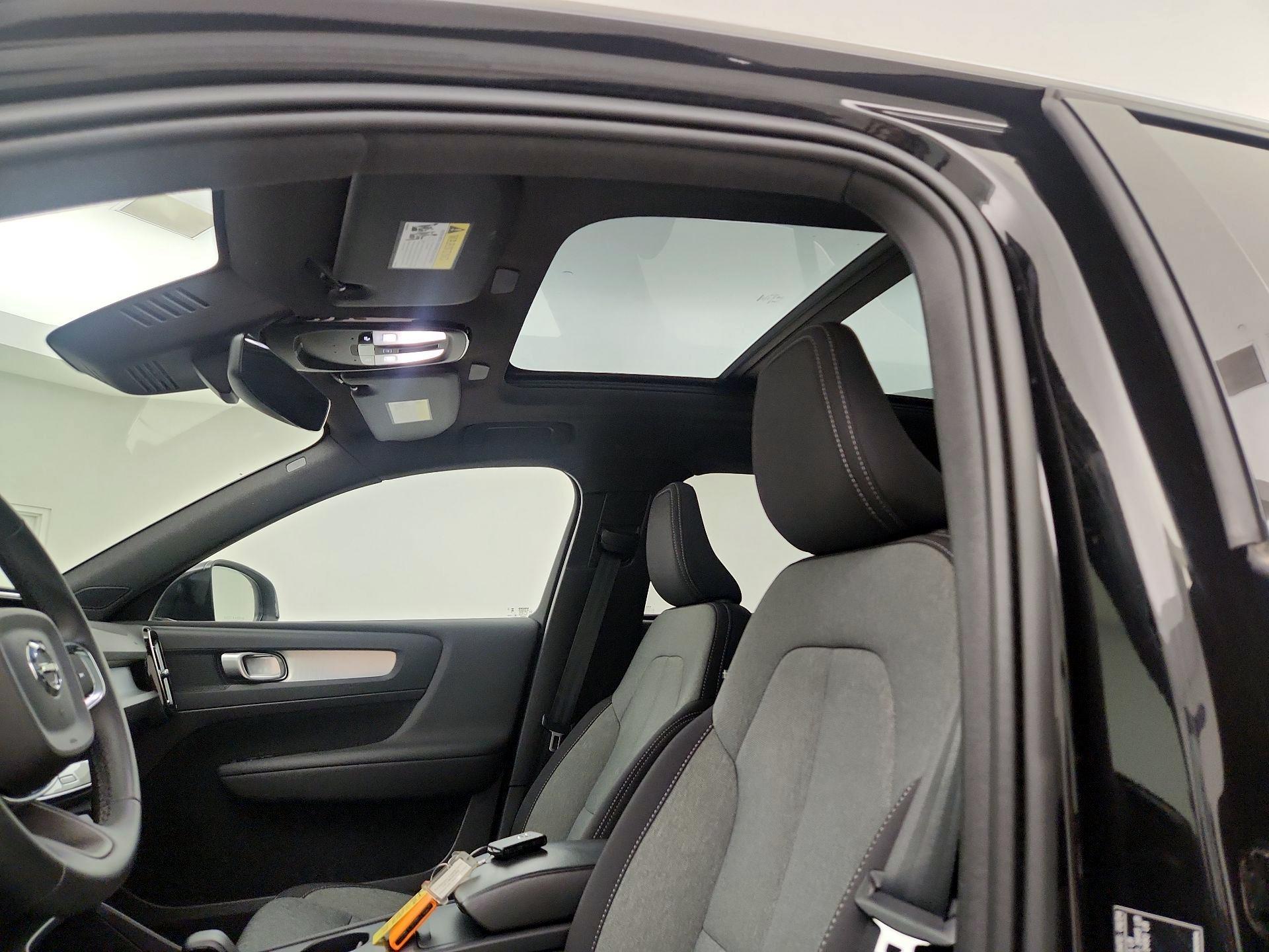 Thumbnail: 2025 Volvo XC40 - 20