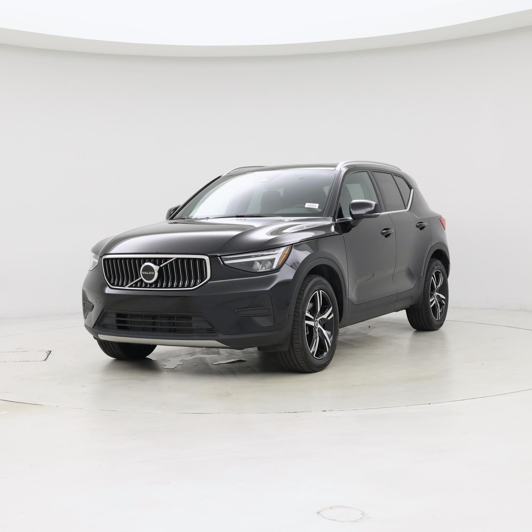 Thumbnail: 2025 Volvo XC40 - 4