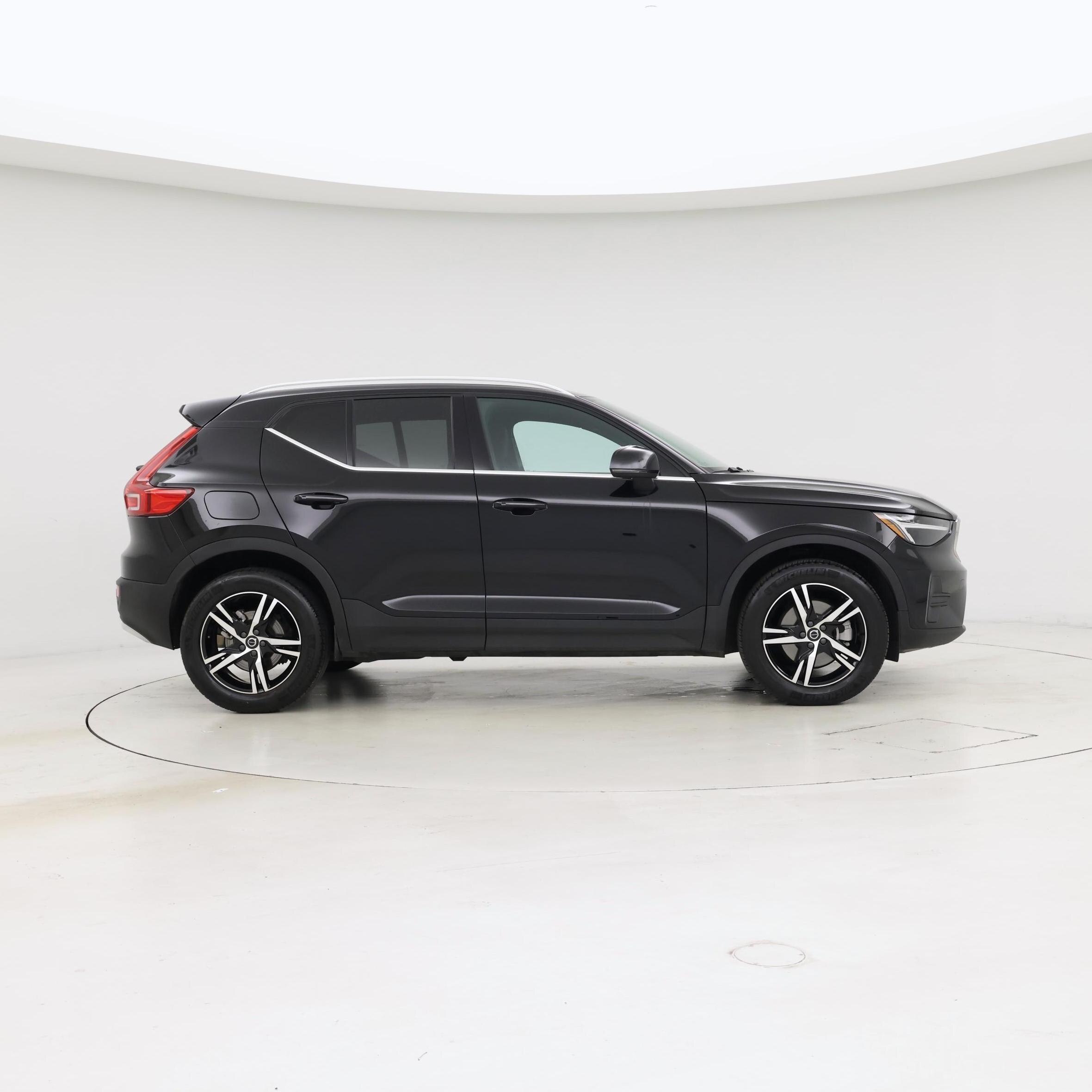 Thumbnail: 2025 Volvo XC40 - 7