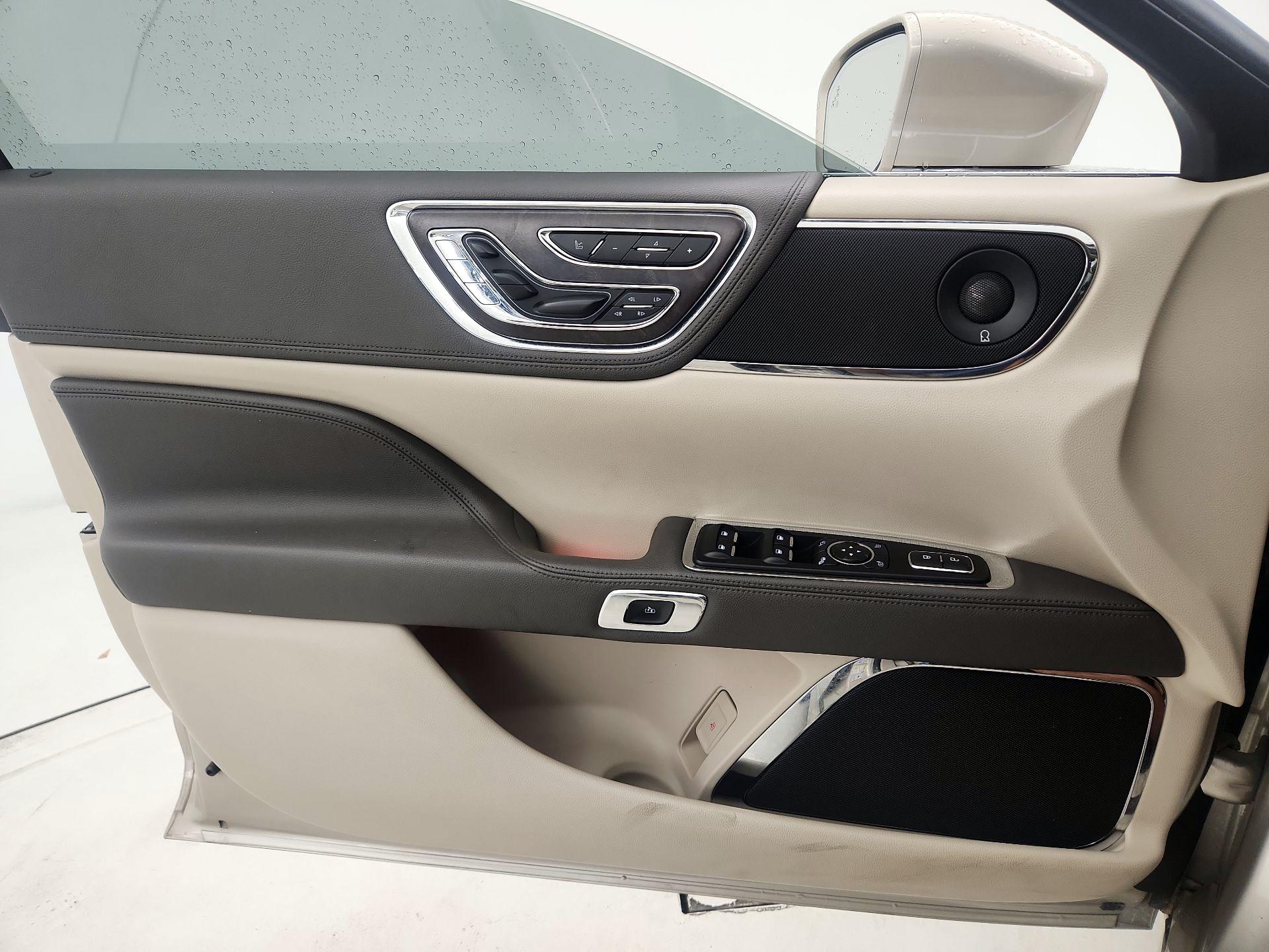 Thumbnail: 2017 Lincoln Continental - 12