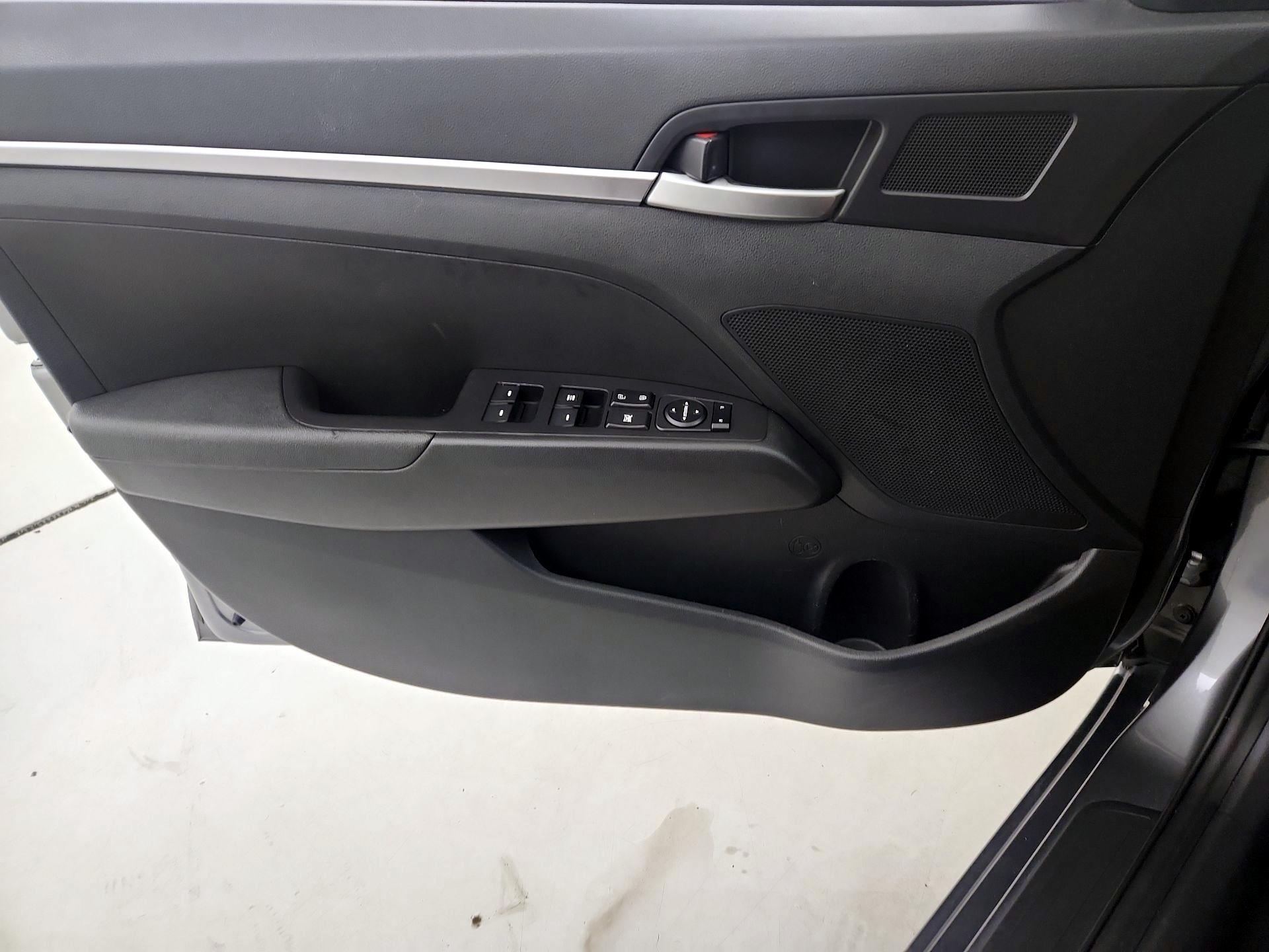Thumbnail: 2019 Hyundai Elantra - 12