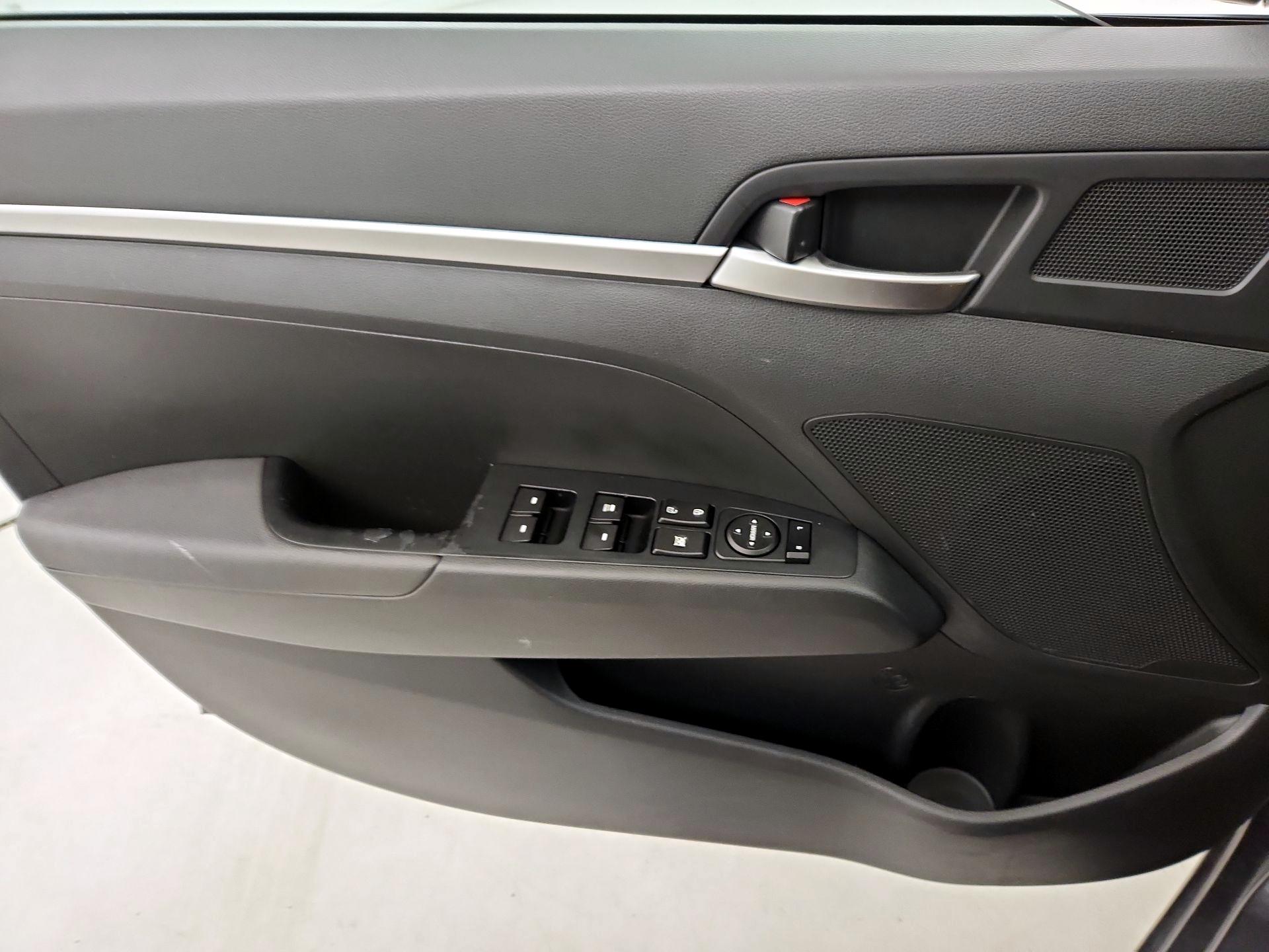Thumbnail: 2019 Hyundai Elantra - 12