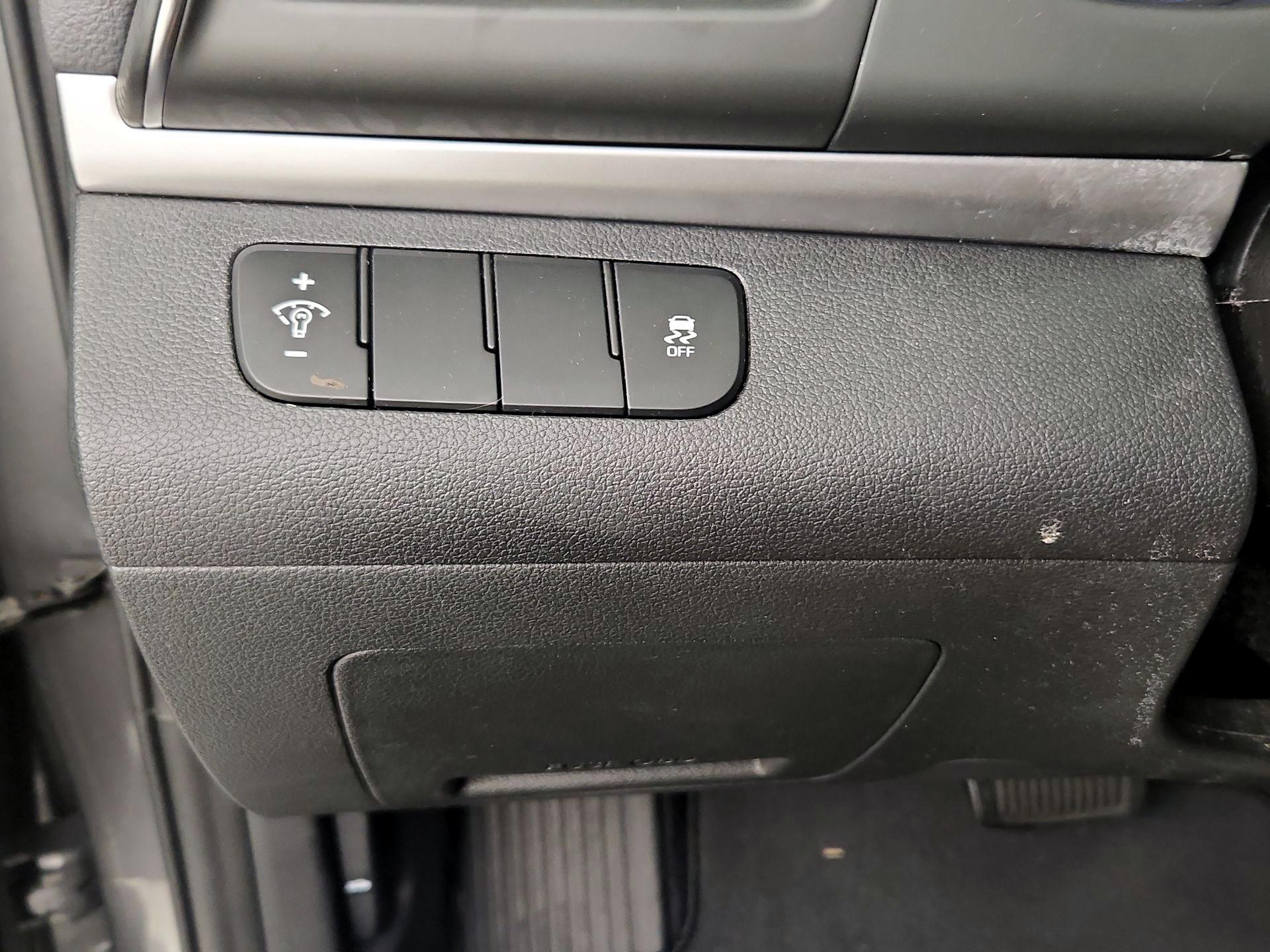 Thumbnail: 2019 Hyundai Elantra - 13