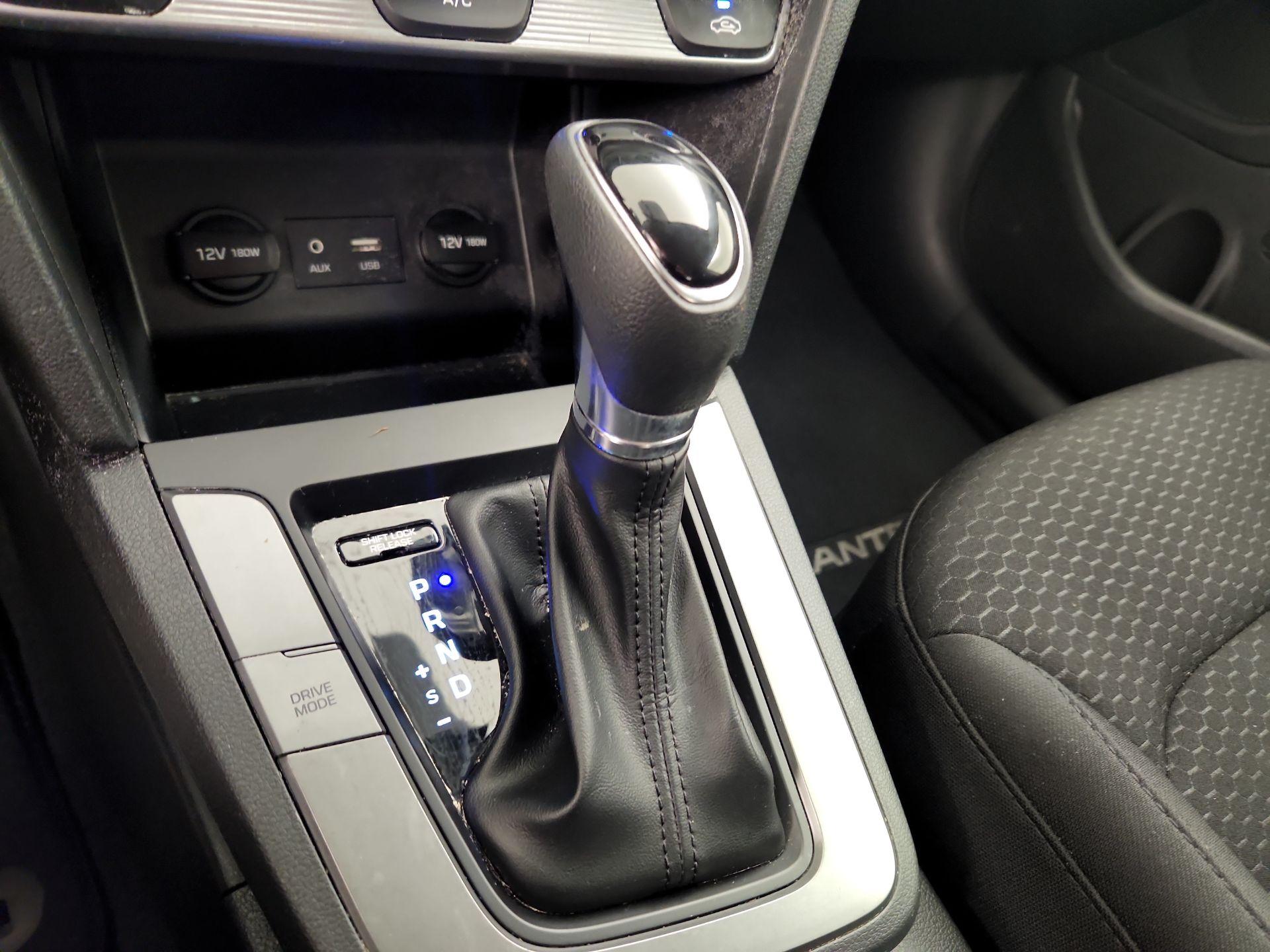 Thumbnail: 2019 Hyundai Elantra - 17