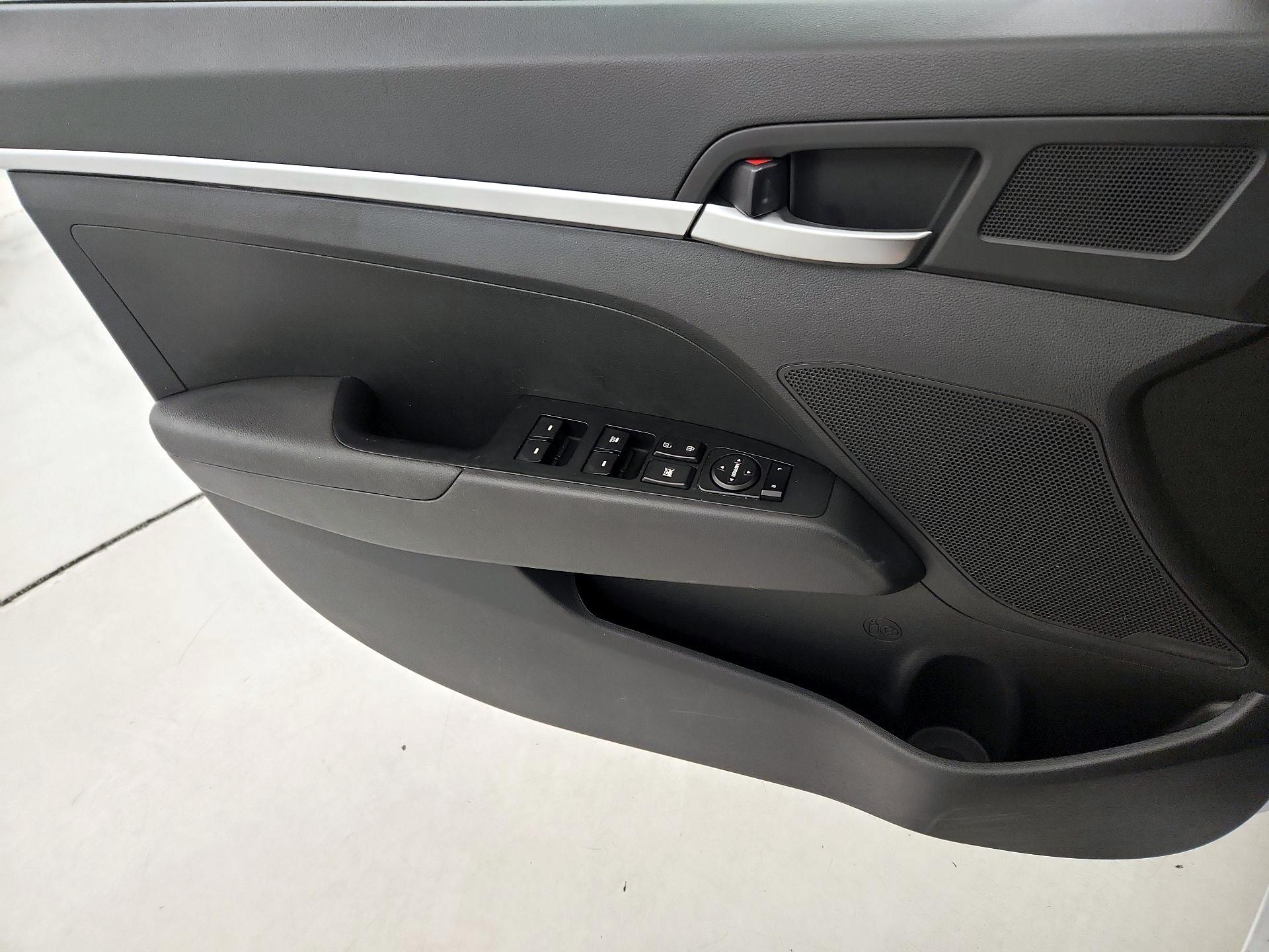 Thumbnail: 2020 Hyundai Elantra - 12