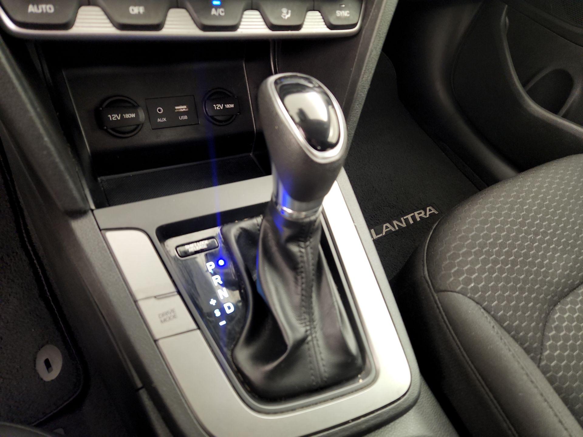 Thumbnail: 2020 Hyundai Elantra - 17