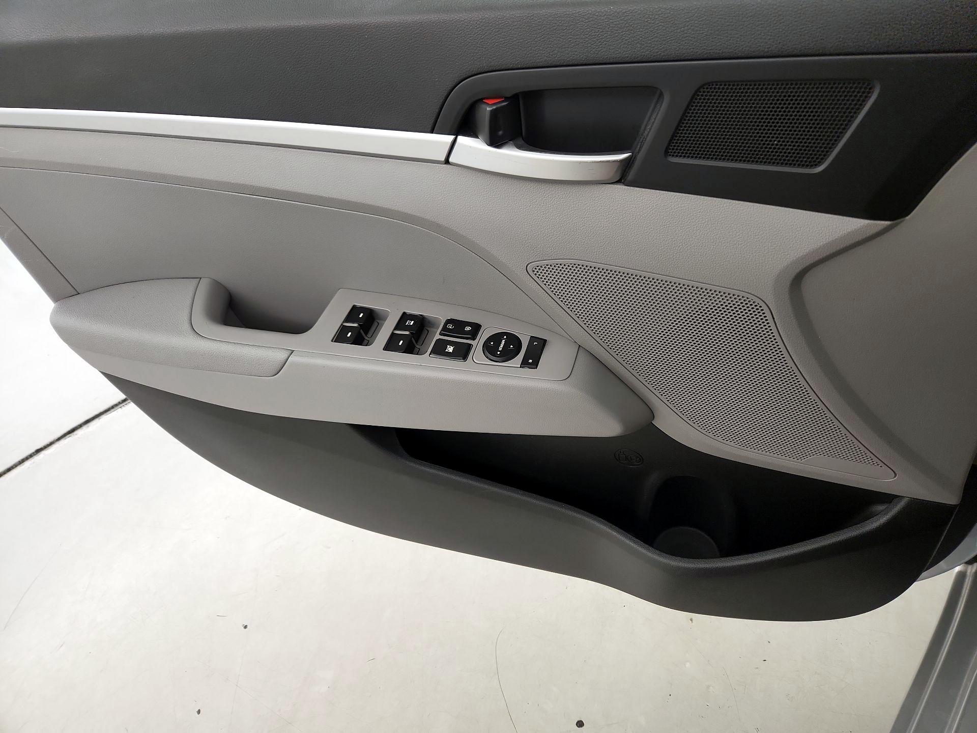 Thumbnail: 2019 Hyundai Elantra - 12