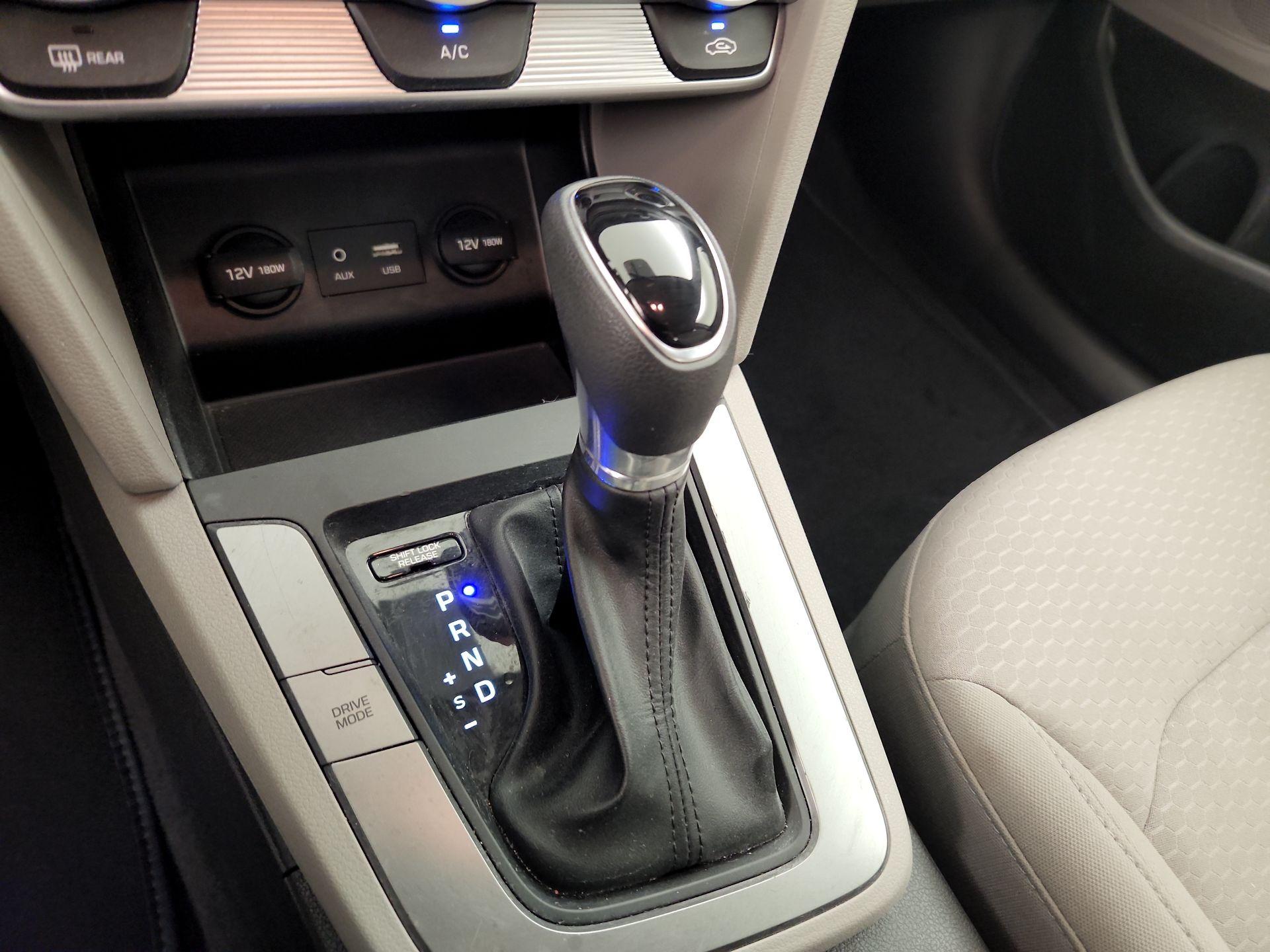 Thumbnail: 2019 Hyundai Elantra - 17
