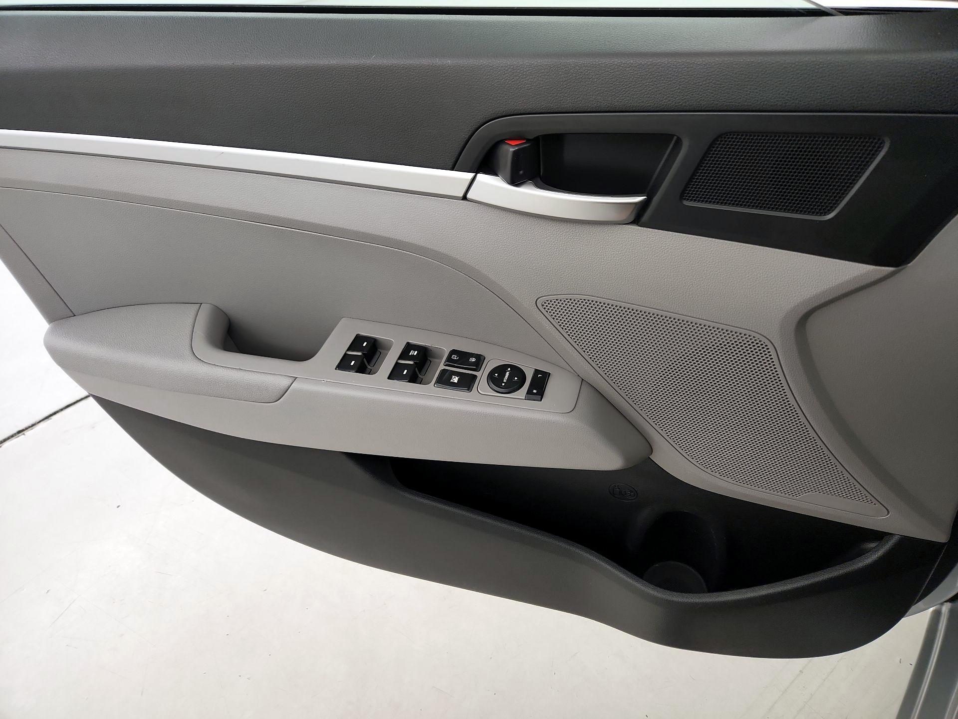 Thumbnail: 2019 Hyundai Elantra - 12