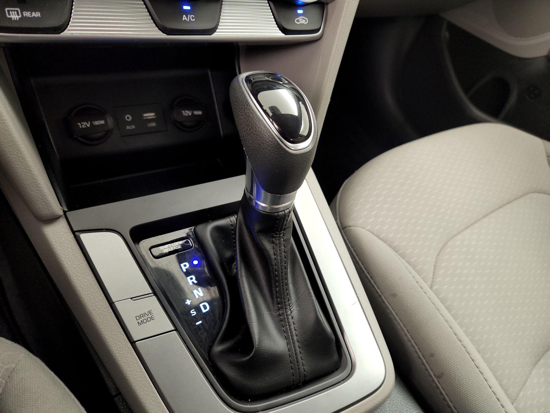 Thumbnail: 2019 Hyundai Elantra - 17