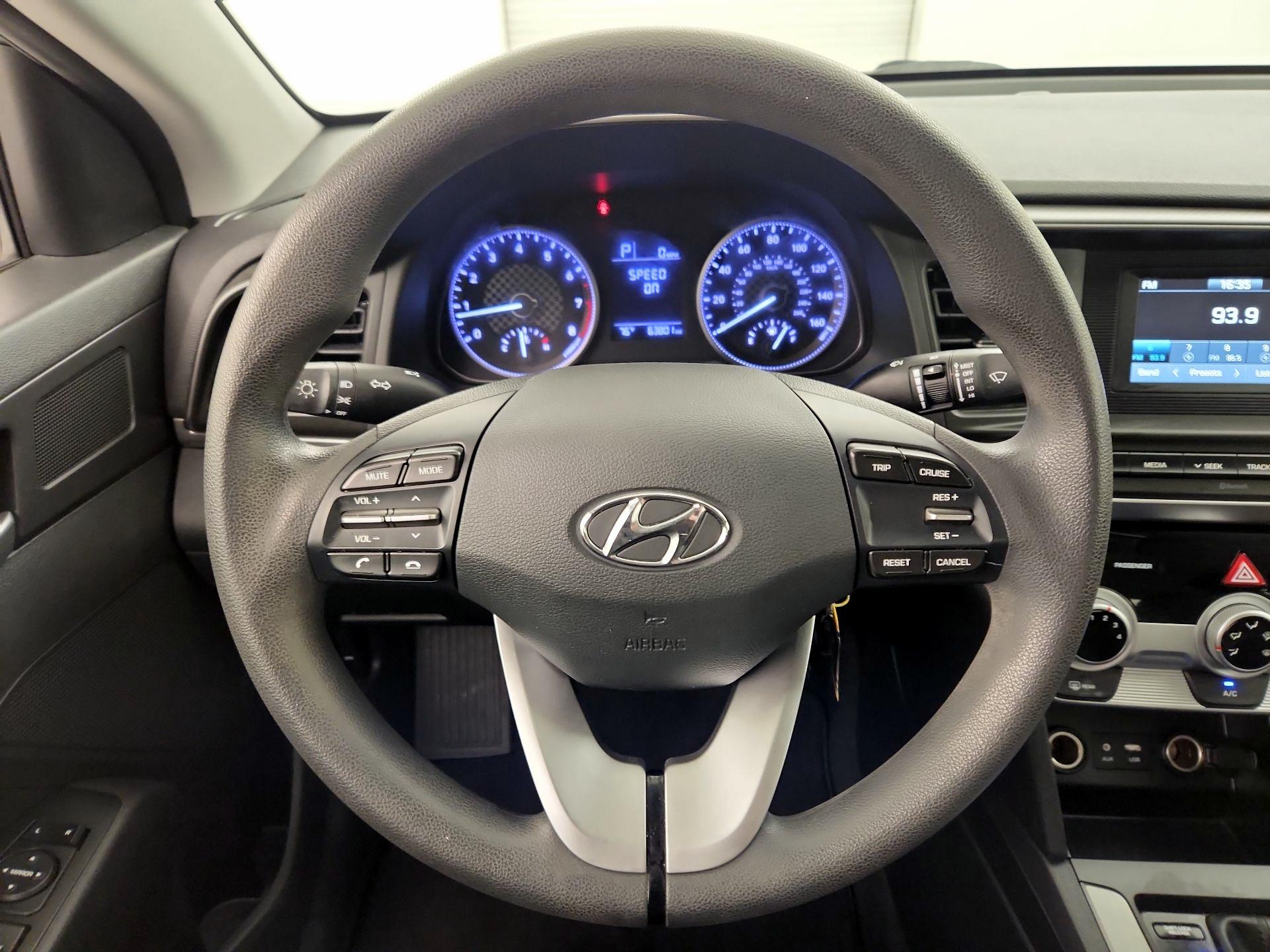 Thumbnail: 2019 Hyundai Elantra - 10