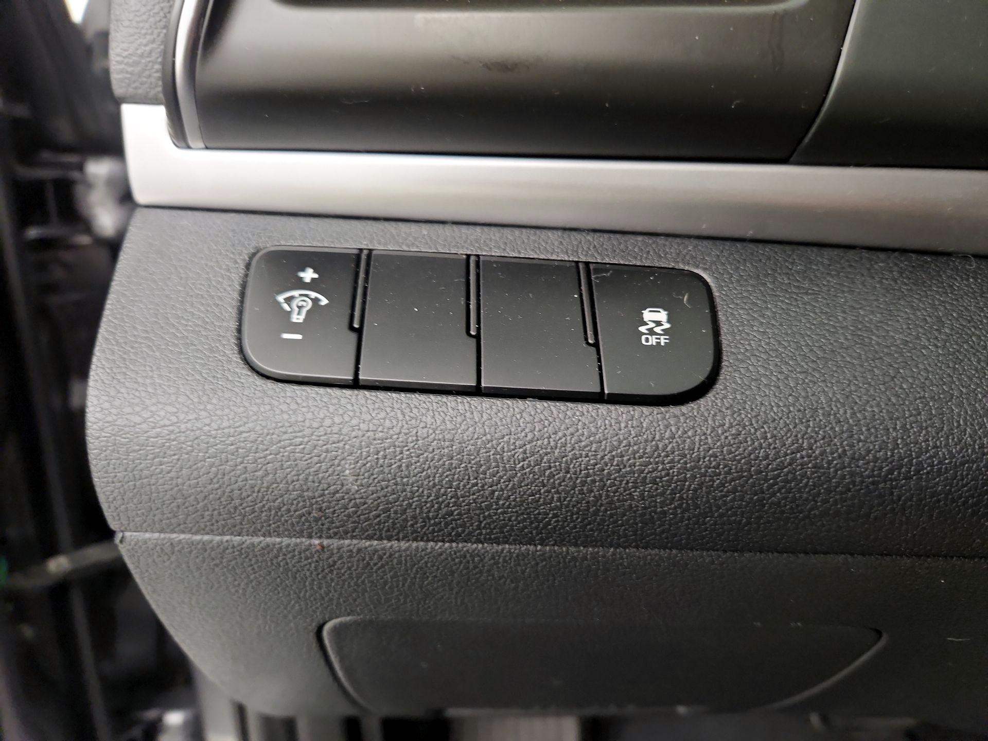 Thumbnail: 2019 Hyundai Elantra - 13