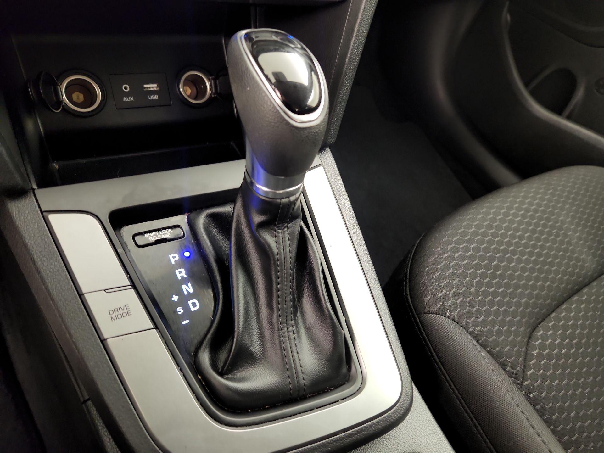Thumbnail: 2019 Hyundai Elantra - 17