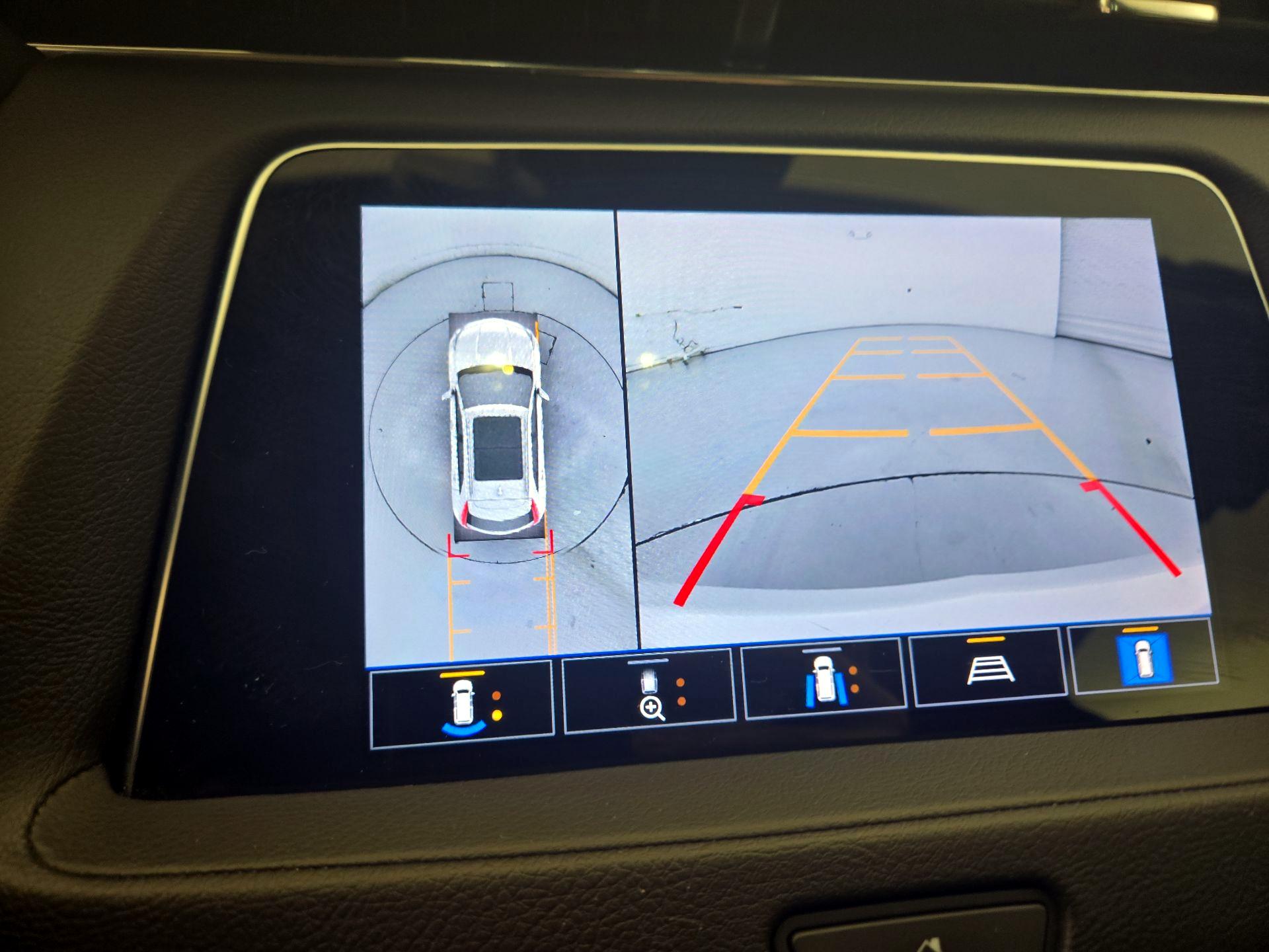 Thumbnail: 2022 Cadillac XT4 - 14