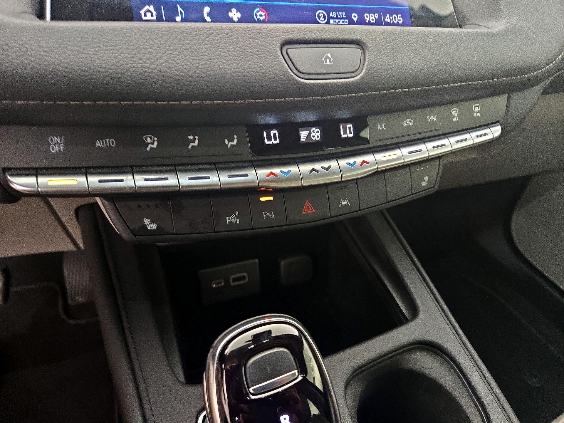 Thumbnail: 2022 Cadillac XT4 - 16