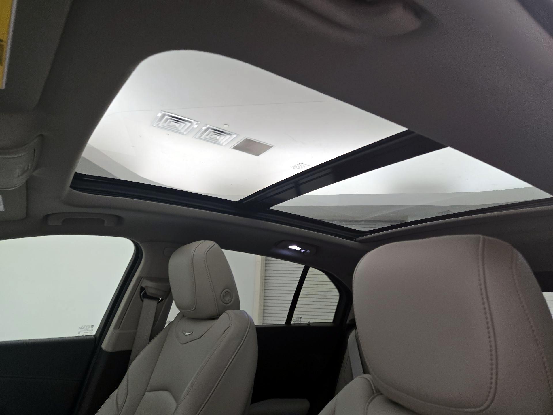 Thumbnail: 2022 Cadillac XT4 - 19